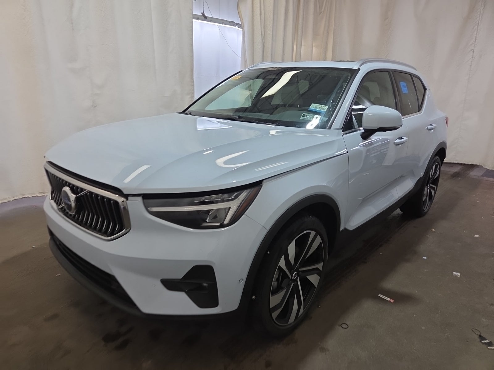 2024 Volvo XC40 Plus Bright Theme