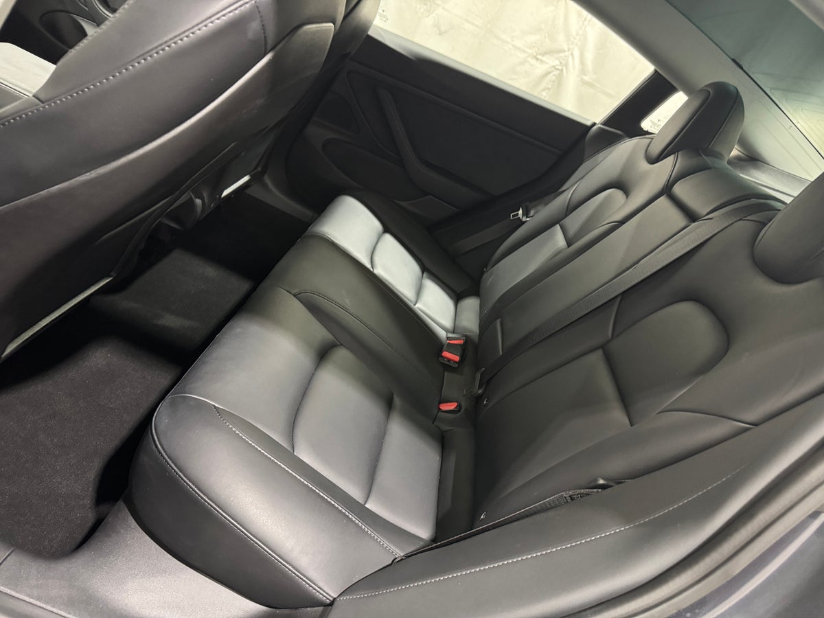 2018 Tesla Model 3 Long Range All-Wheel Drive in Midnight Silver Metallic — photo 2