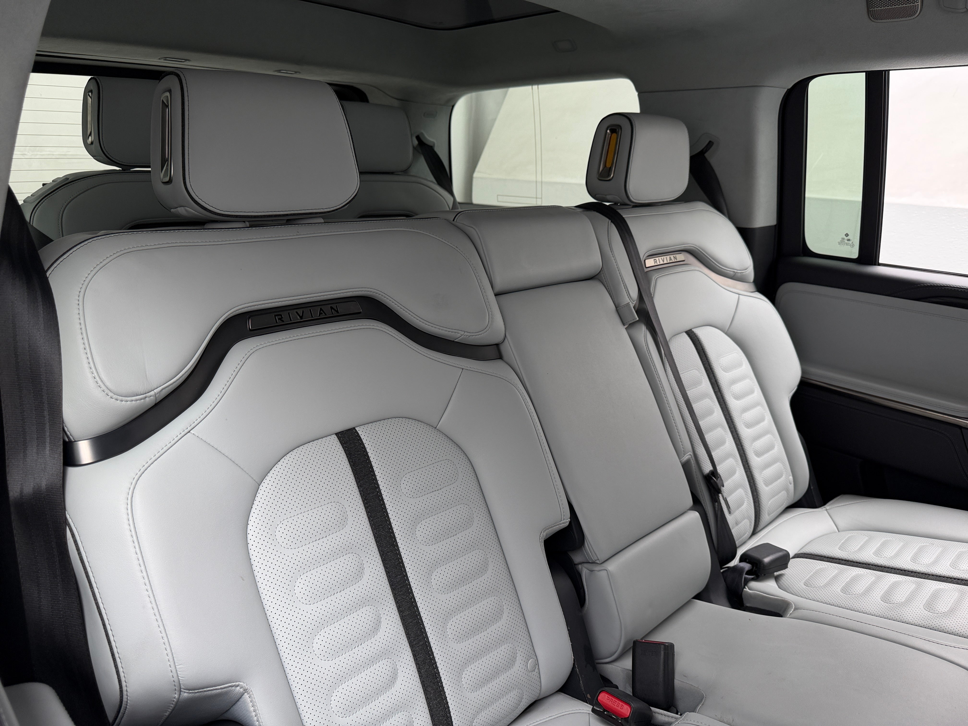 2023 Rivian R1S