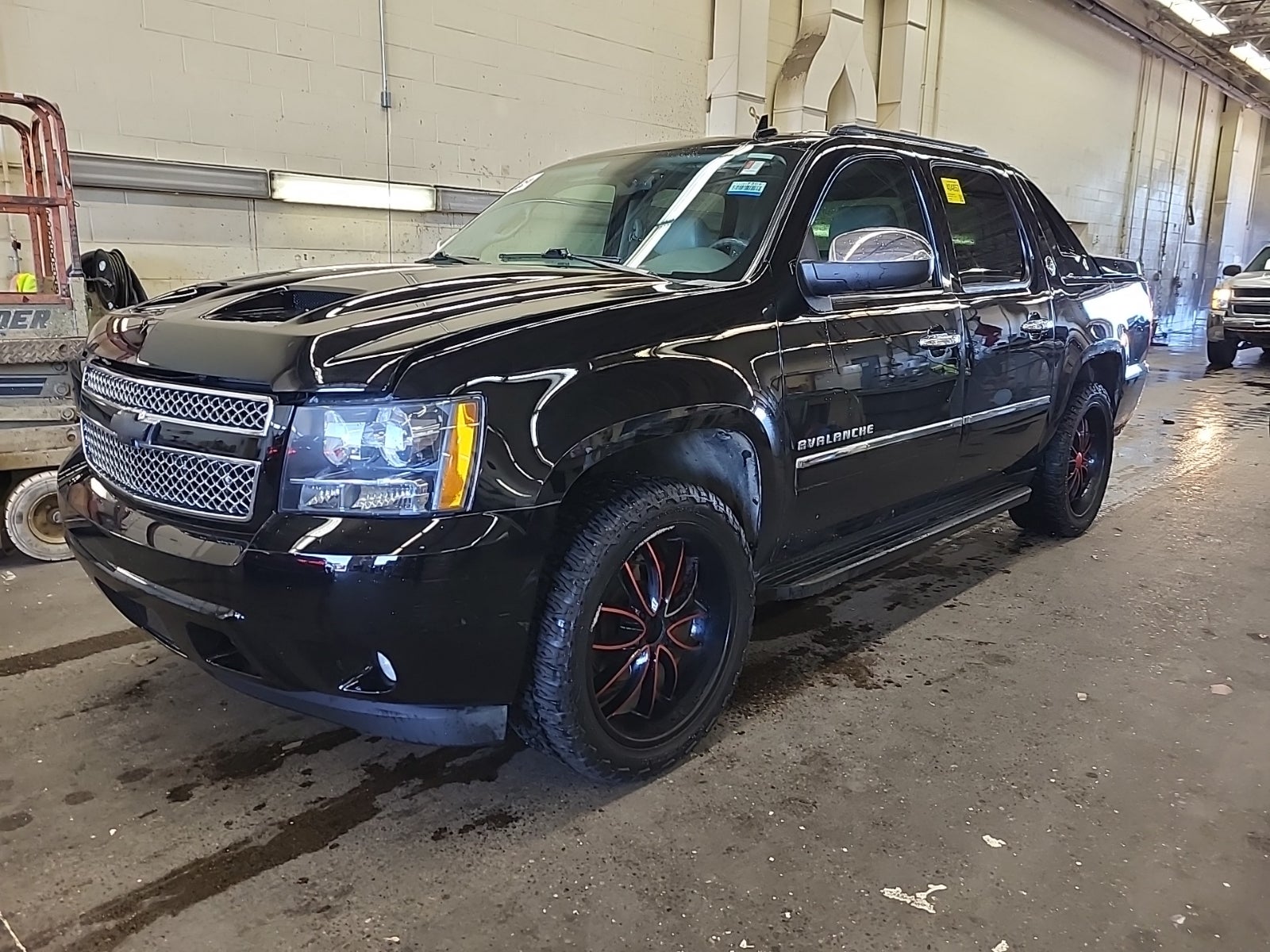 2013 Chevrolet Avalanche 4WD Crew Cab LTZ