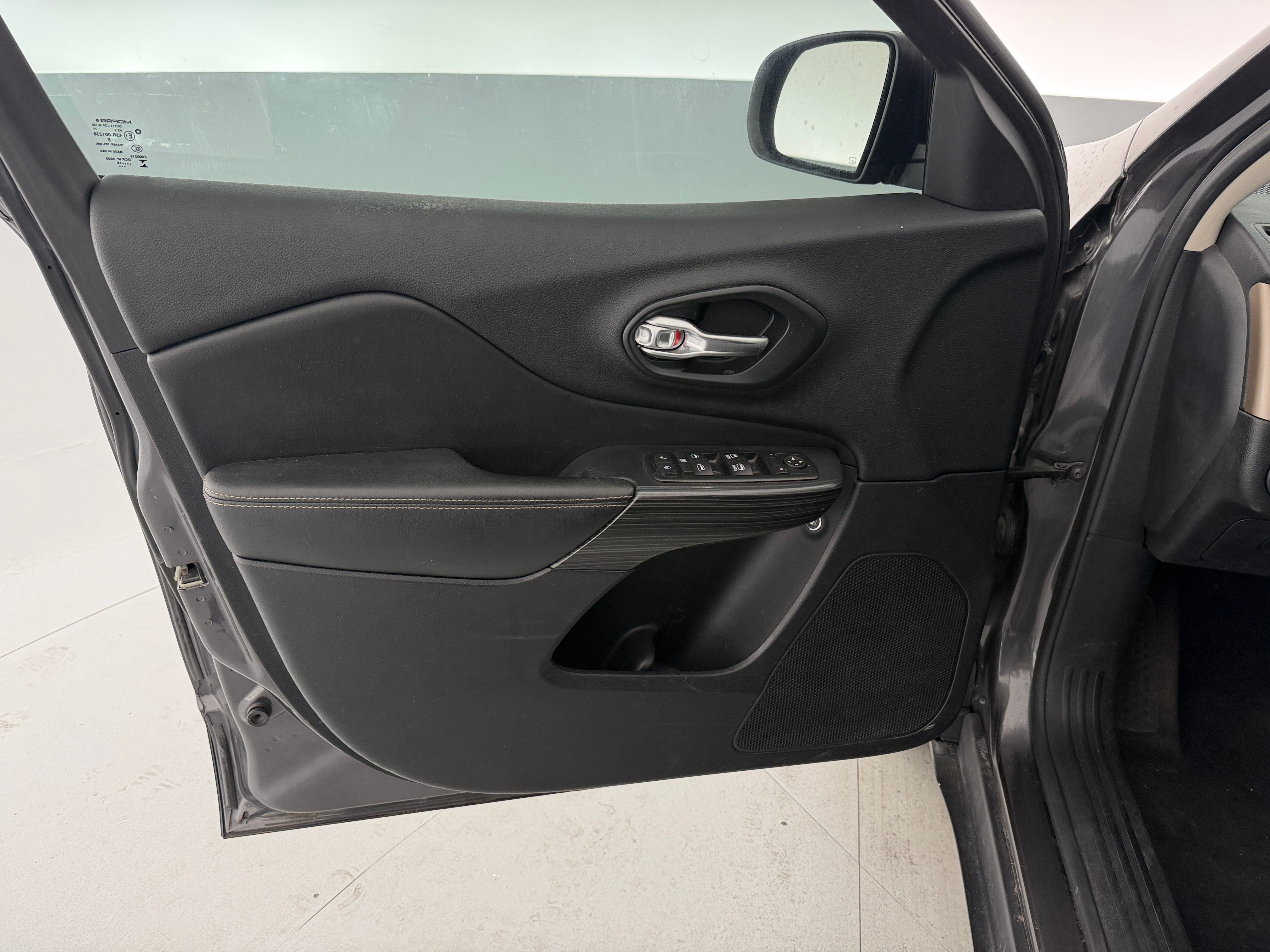 Used 2016 Jeep Cherokee High Altitude with VIN 1C4PJMDS3GW305644 for sale in Pewaukee, WI