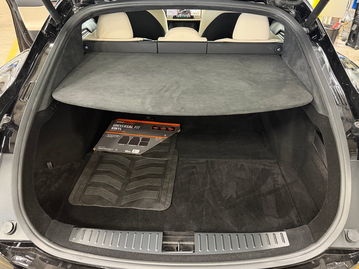 2022 Tesla Model S Long Range in Solid Black — photo 2