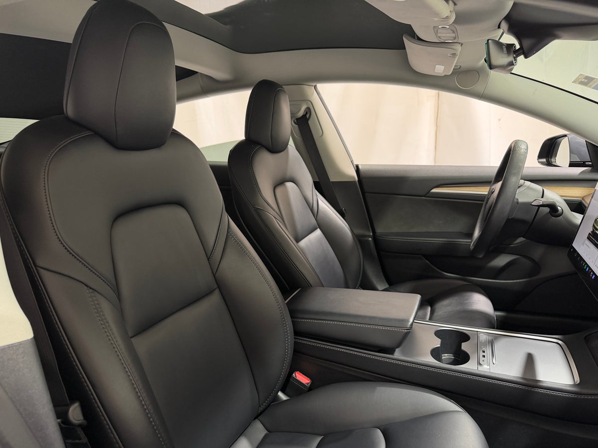 2022 Tesla Model 3 Long Range All-Wheel Drive in Midnight Silver Metallic — photo 2