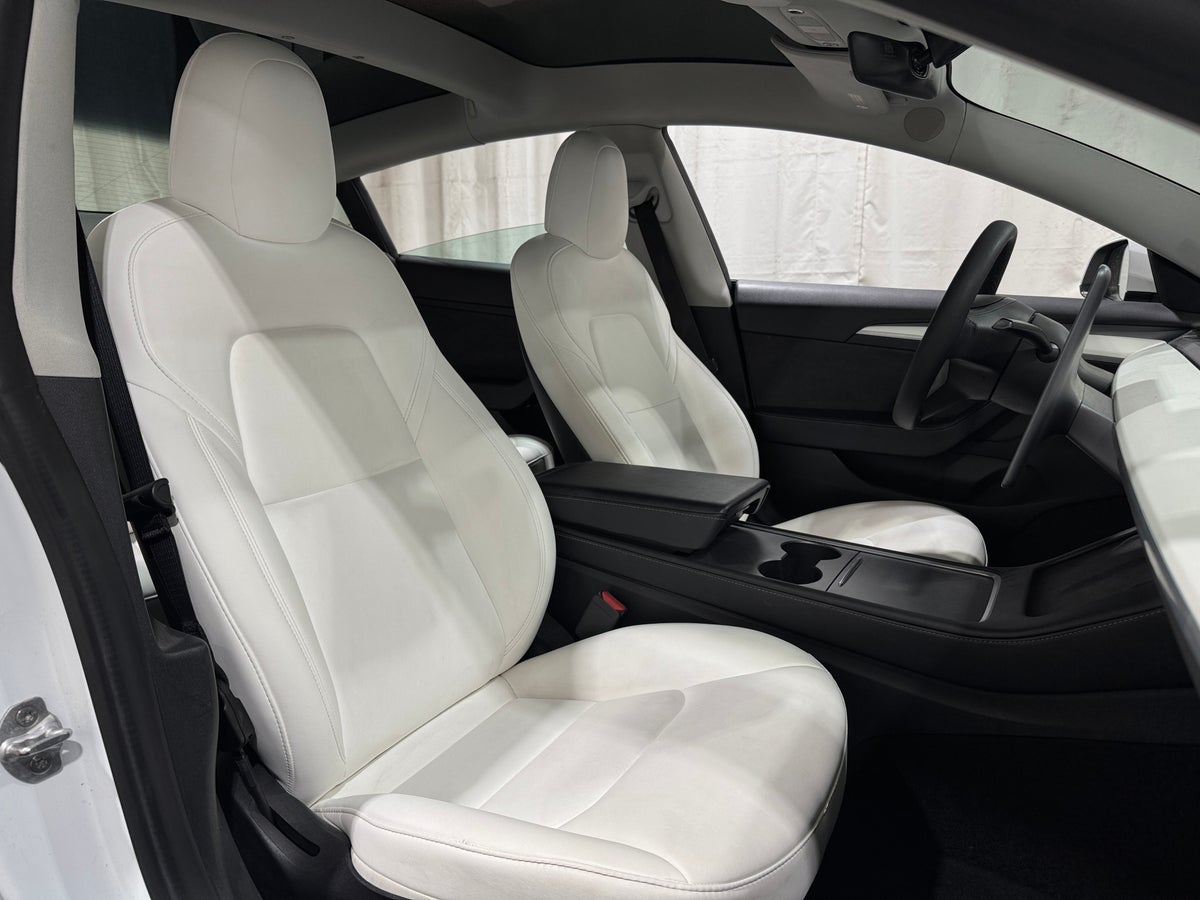 2022 Tesla Model 3 Long Range All-Wheel Drive in Pearl White — photo 2