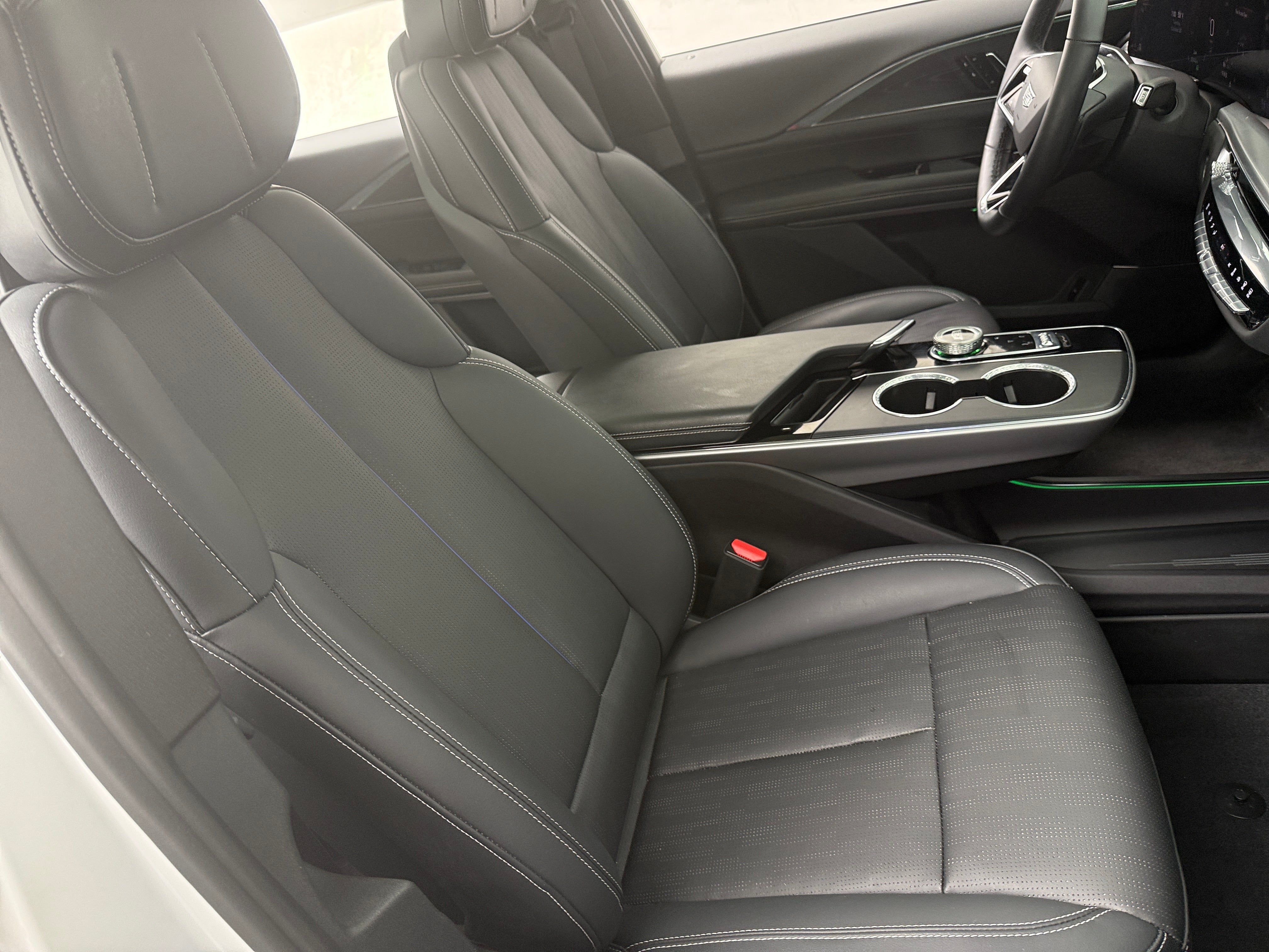 2024 Cadillac LYRIQ Sport 1