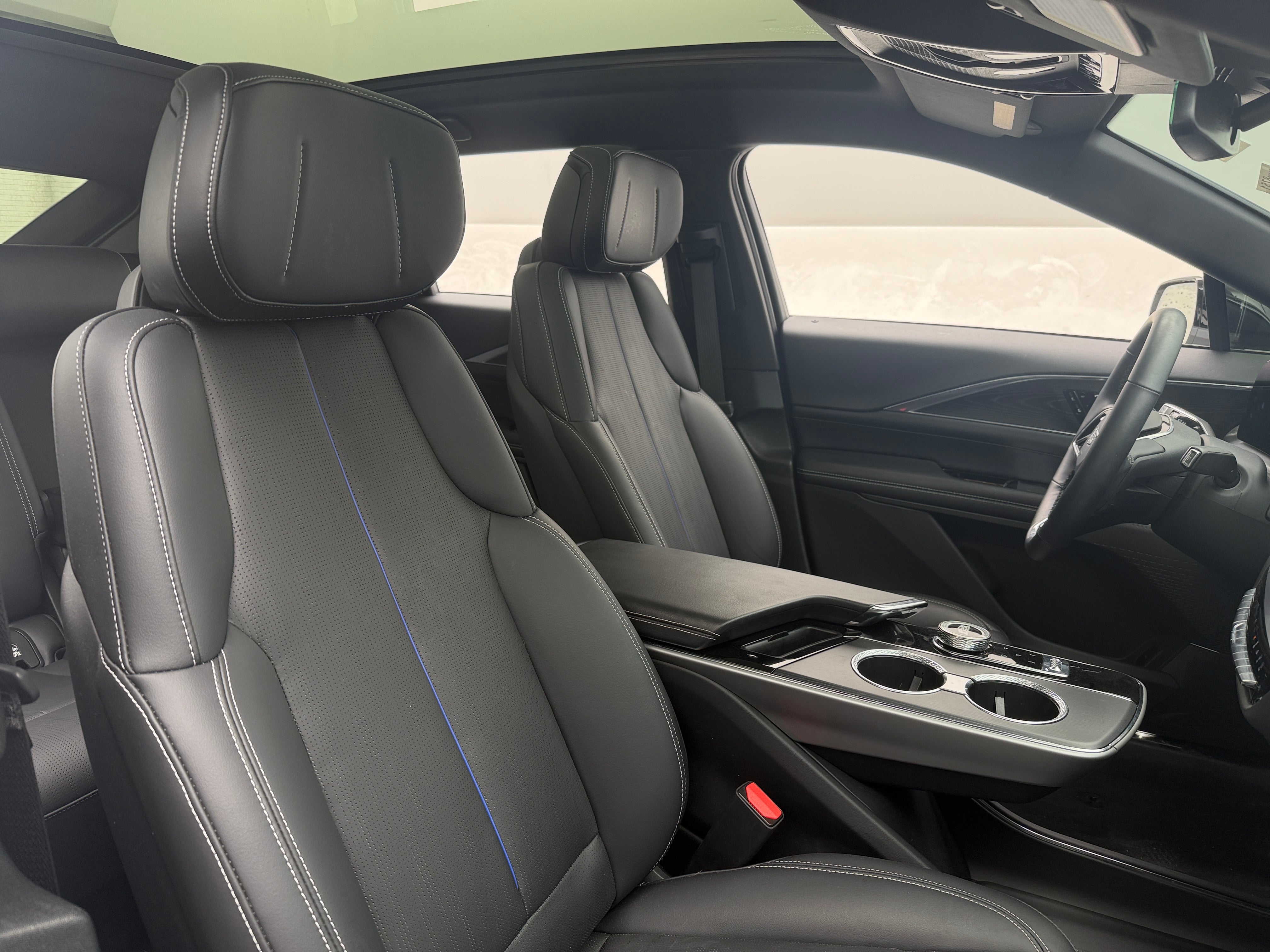 2024 Cadillac LYRIQ Luxury 1
