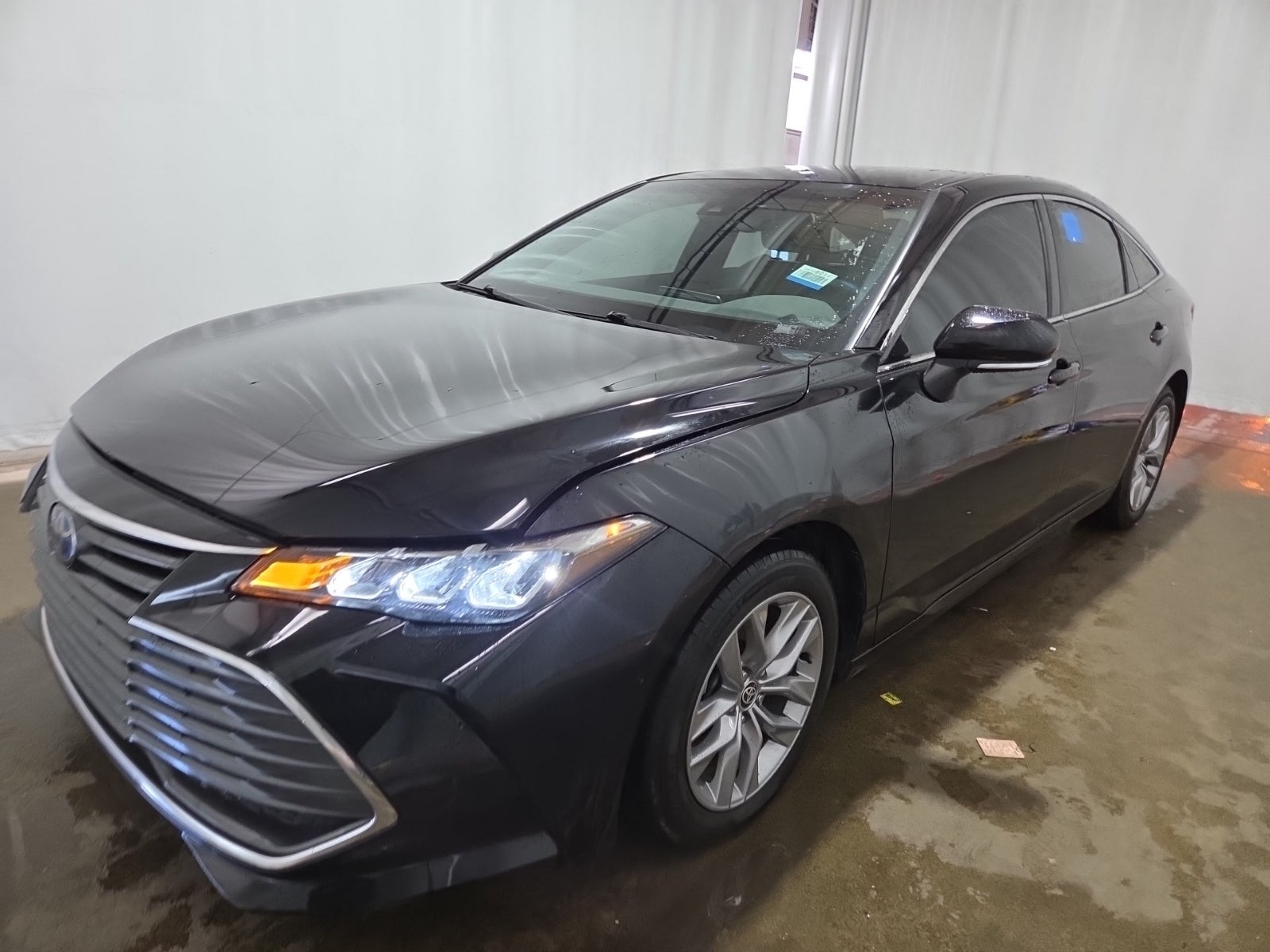 2022 Toyota Avalon Hybrid XLE