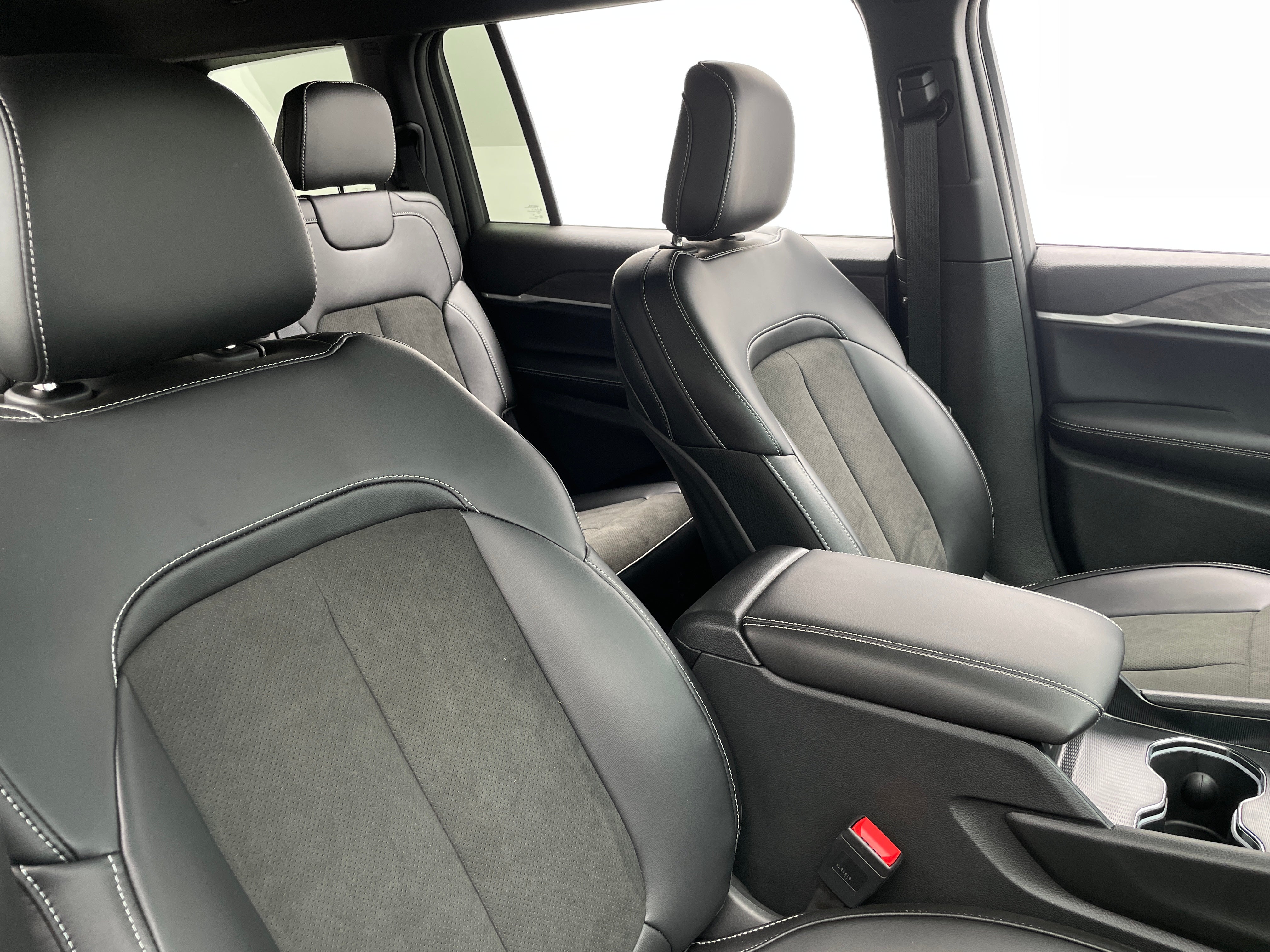 2027 Jeep Grand Cherokee L
