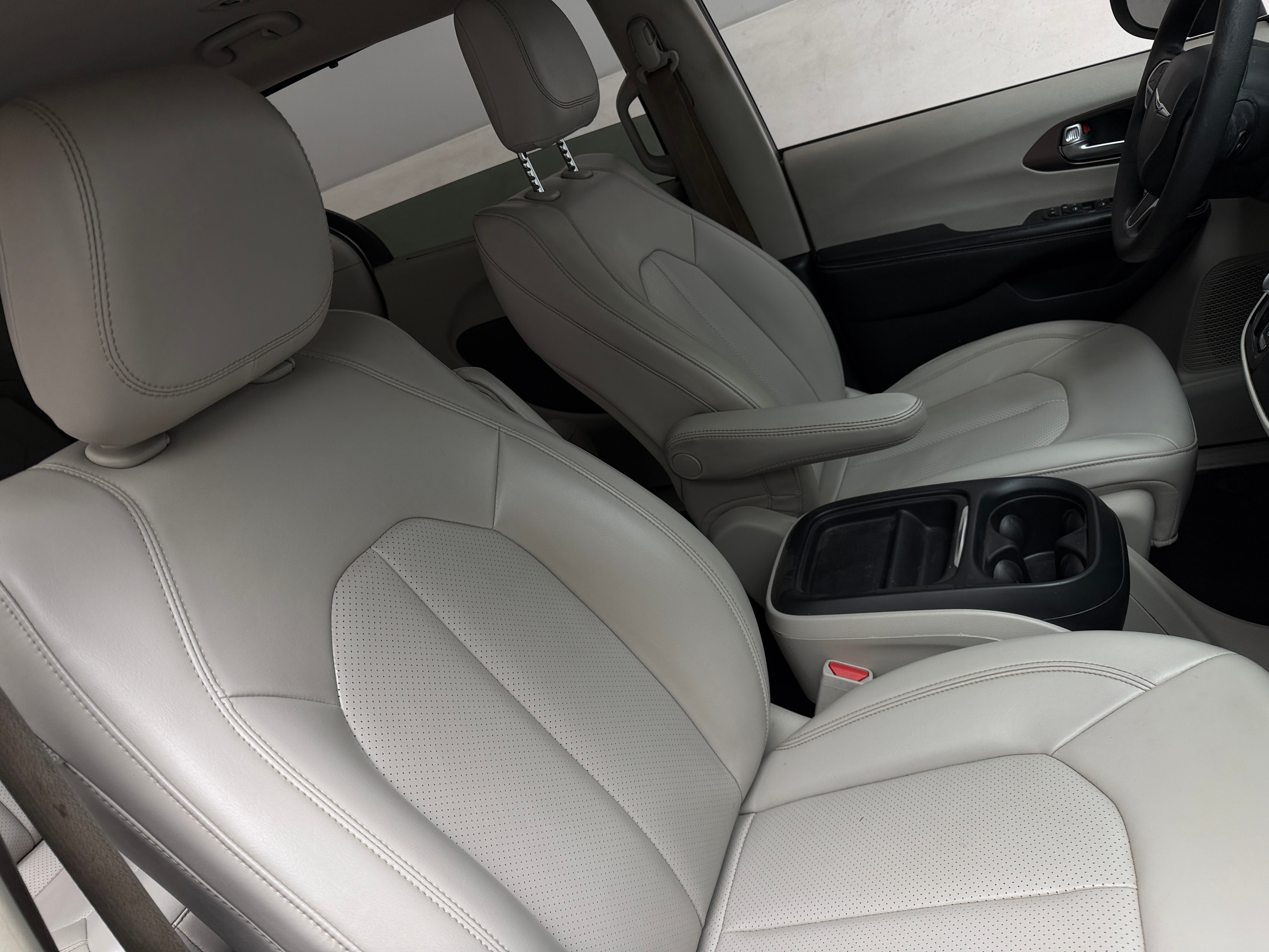 2021 Chrysler Voyager