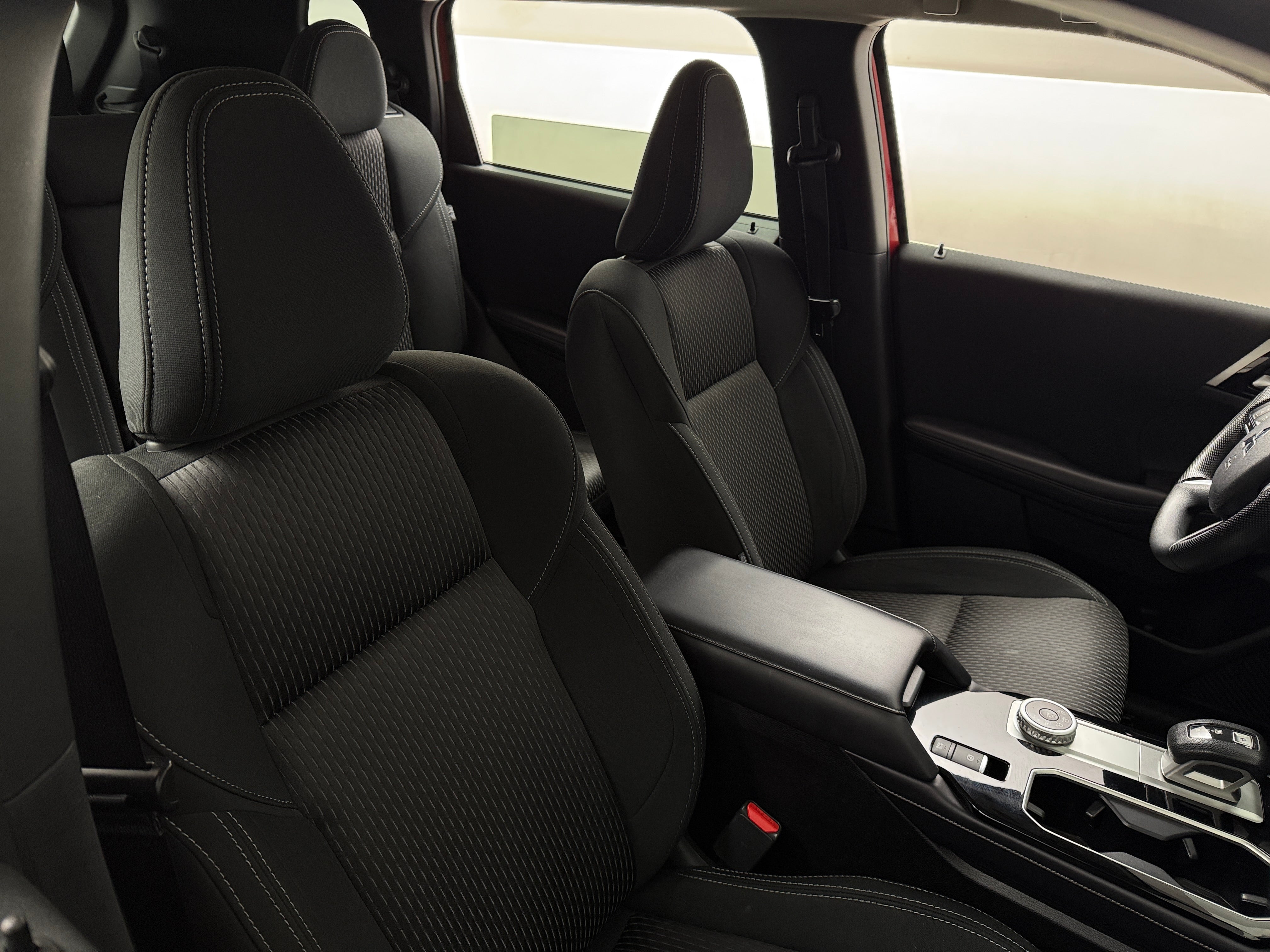 2025 Mitsubishi Outlander ES