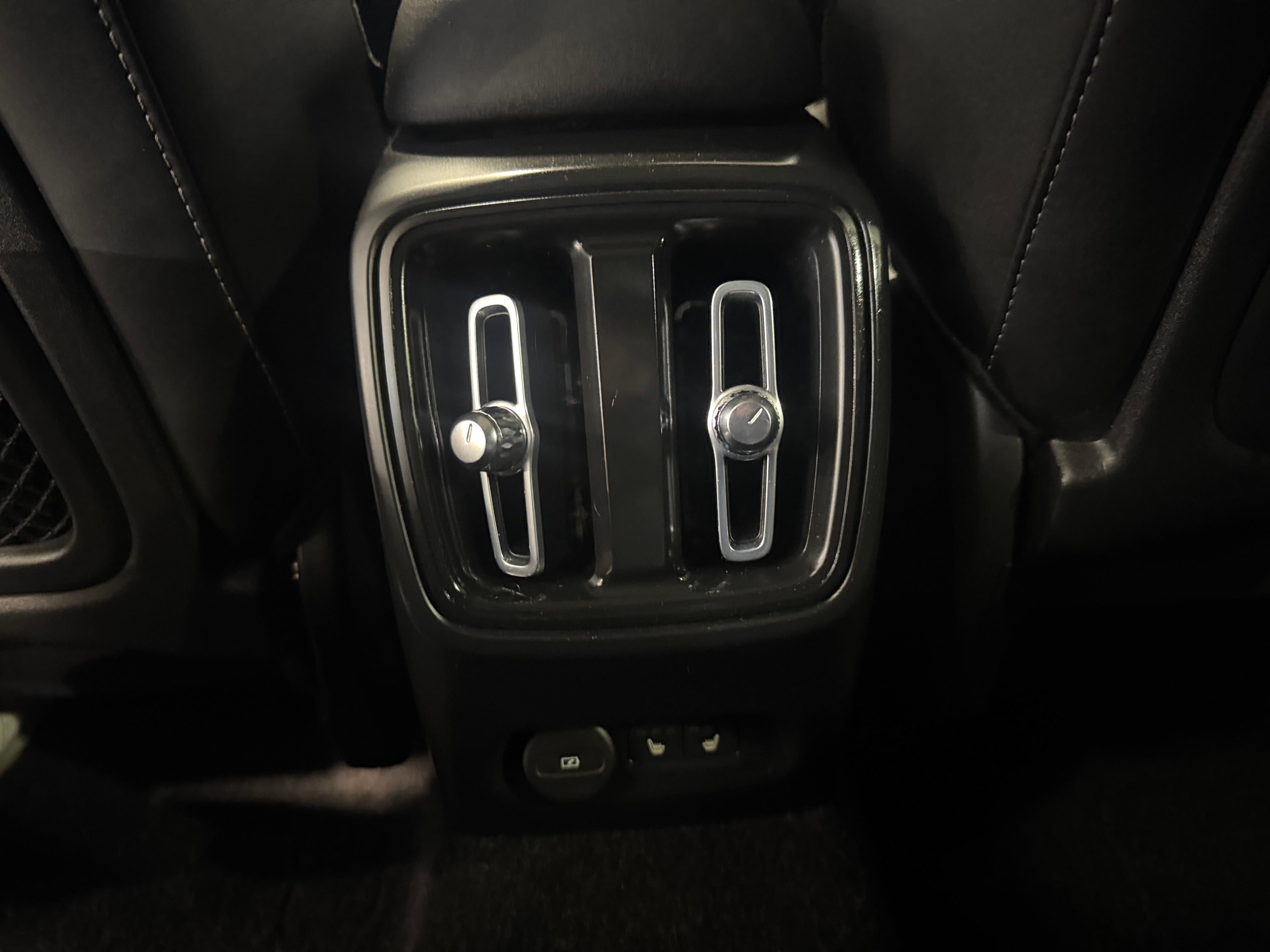 2023 Volvo C40 Core