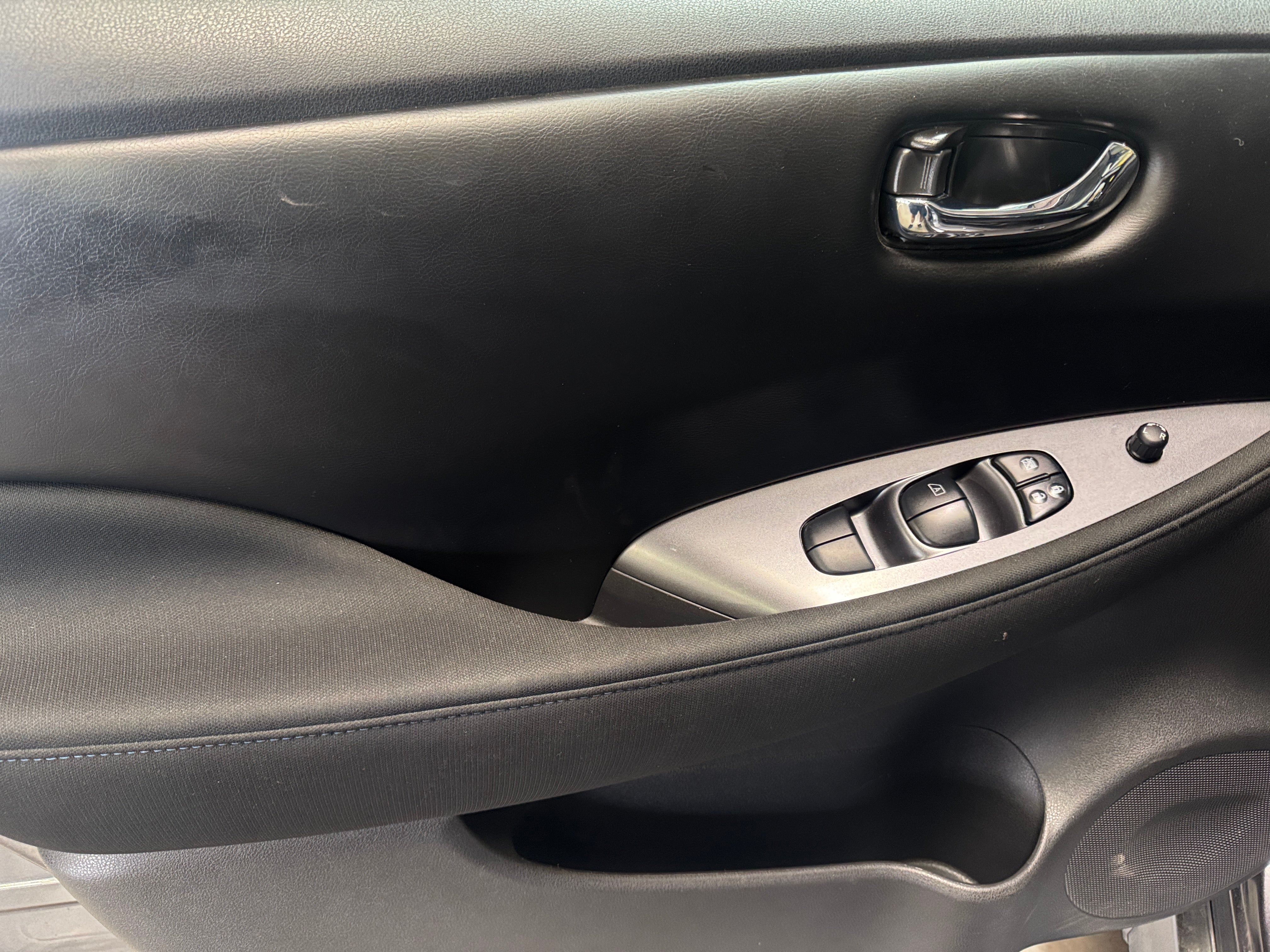 Used 2025 Nissan Leaf S with VIN 1N4AZ1BV3SC561910 for sale in Pewaukee, WI