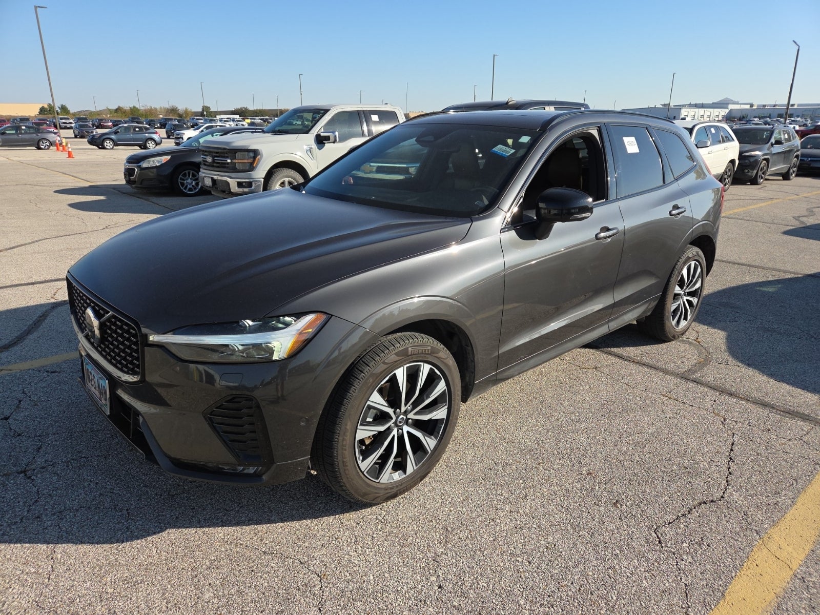 2024 Volvo XC60 Plus Dark Theme