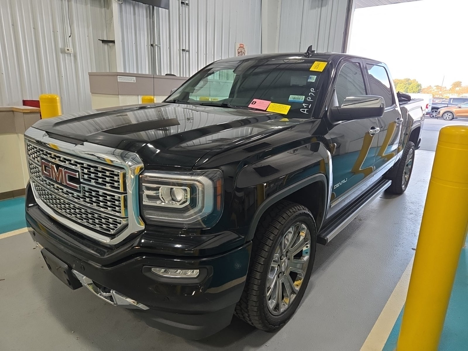 2017 GMC Sierra 1500 4WD Crew Cab 143.5" Denali