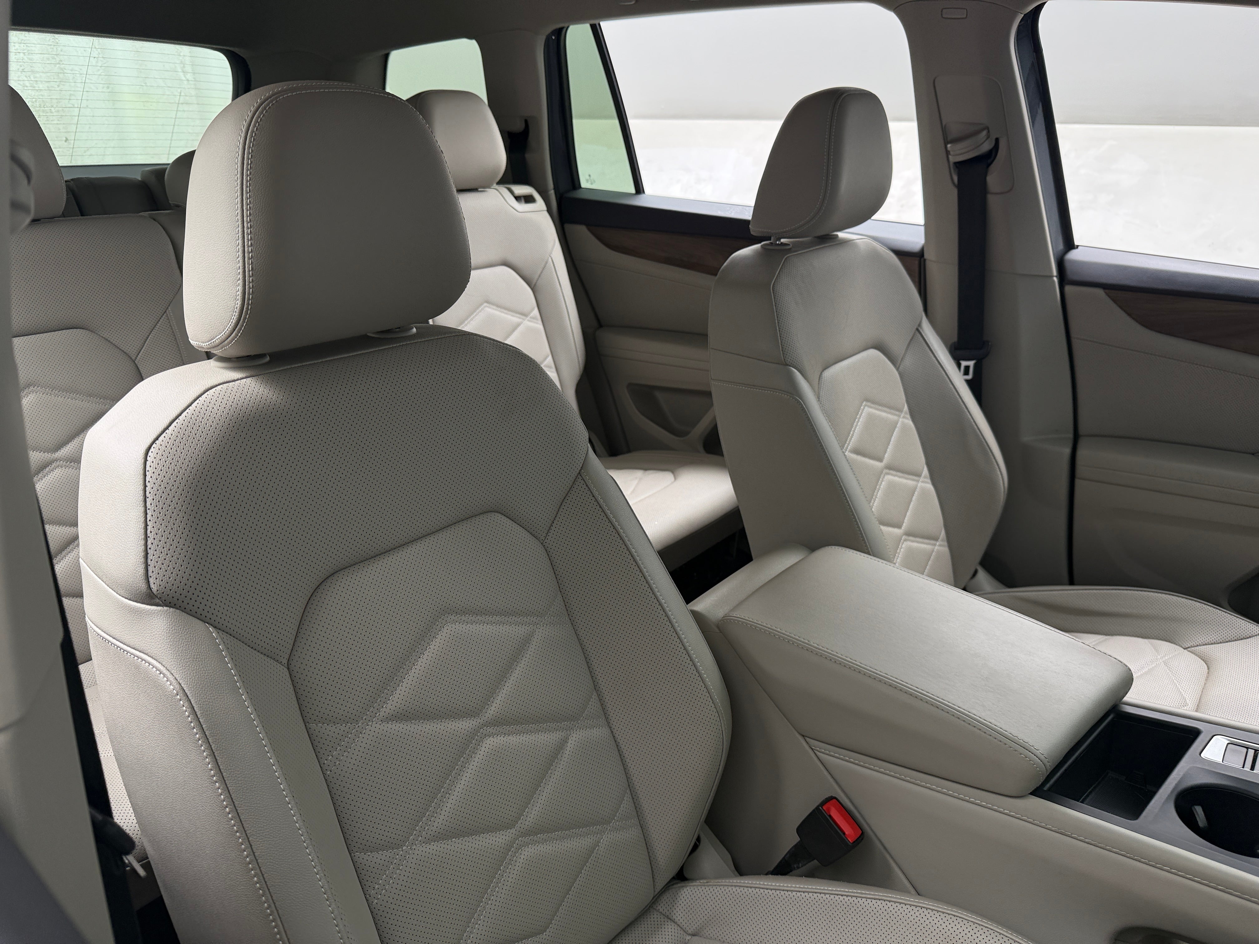 2025 Volkswagen Atlas SE