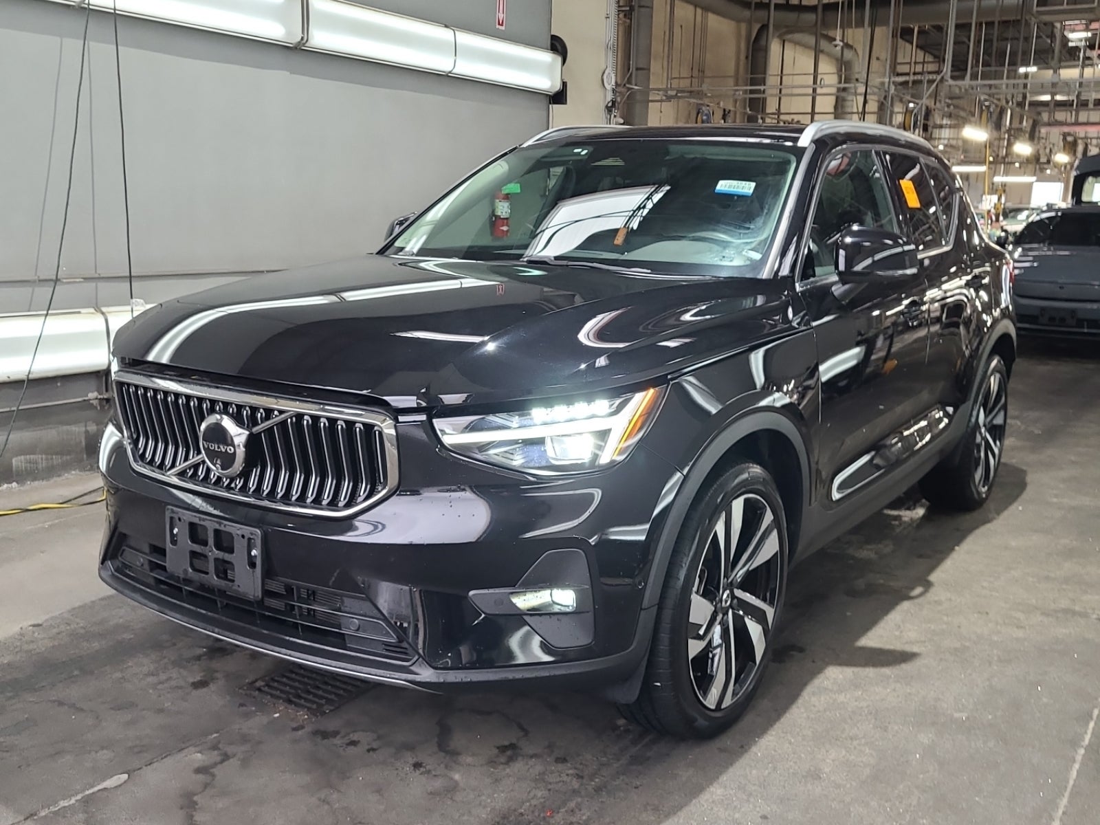 2024 Volvo XC40 Plus Bright Theme