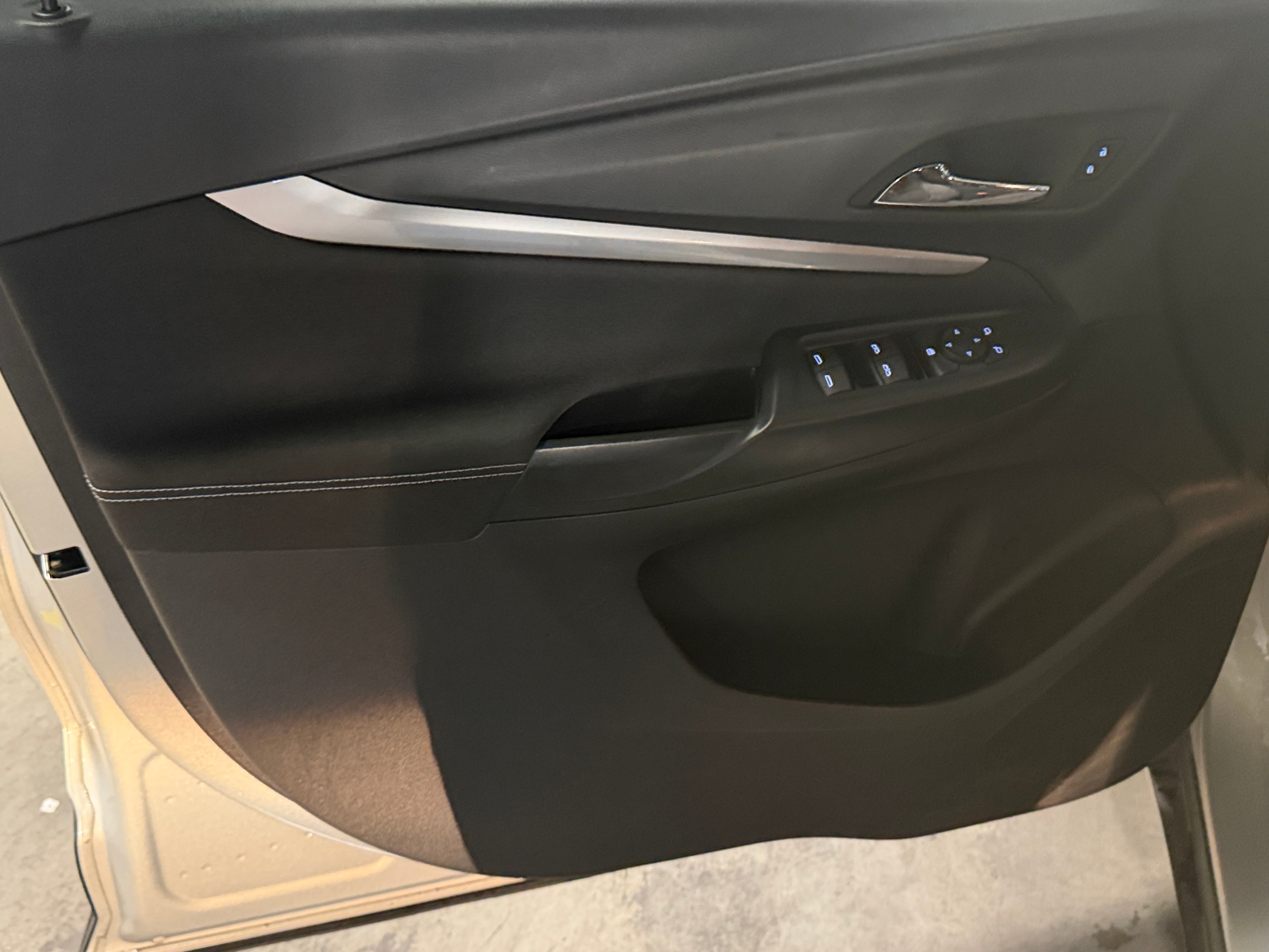 Used 2023 Chevrolet Bolt EUV LT with VIN 1G1FY6S01P4187036 for sale in Pewaukee, WI