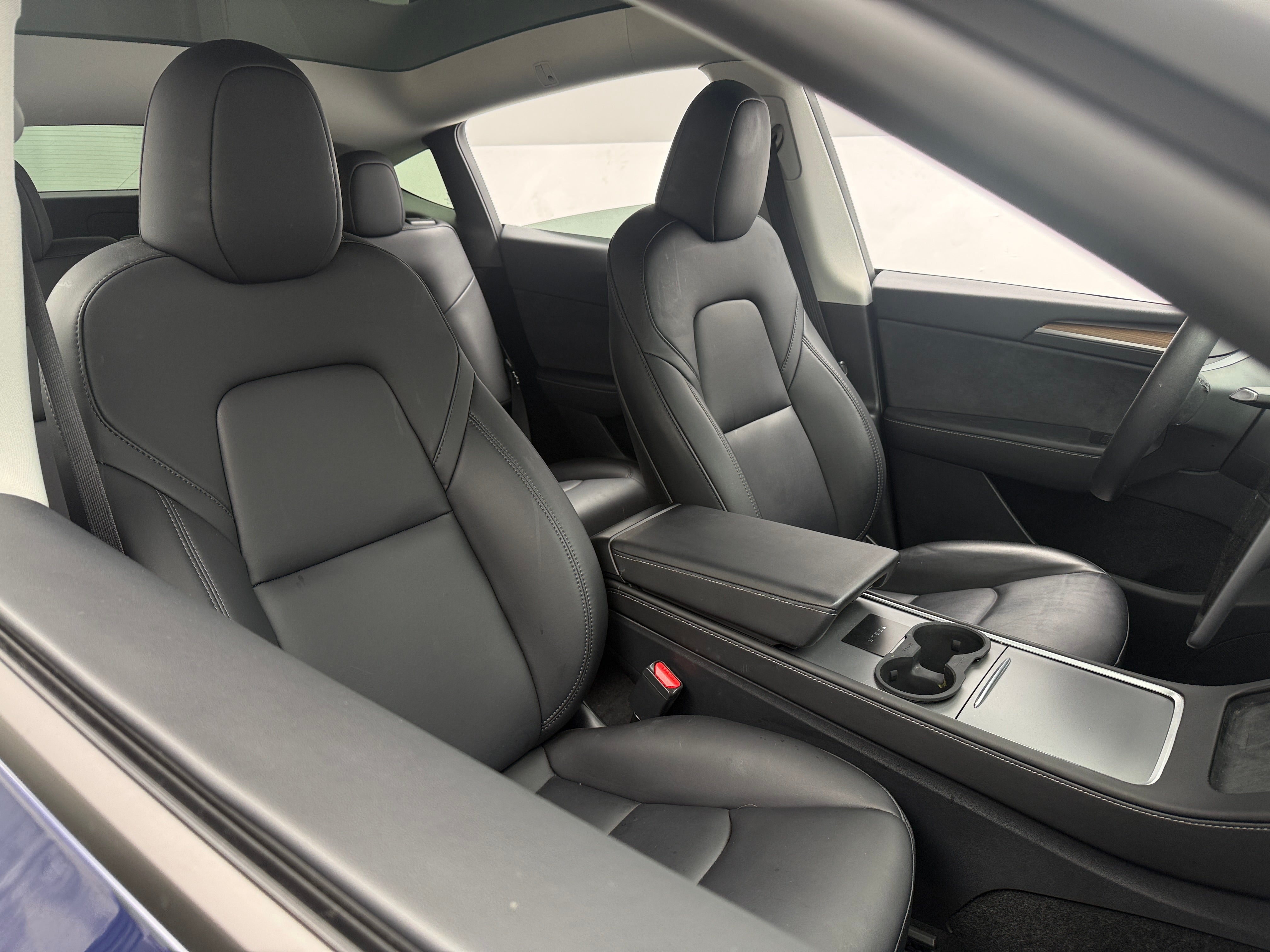 Used 2024 Tesla Model Y Long Range with VIN 7SAYGDEE0RF169009 for sale in Pewaukee, WI