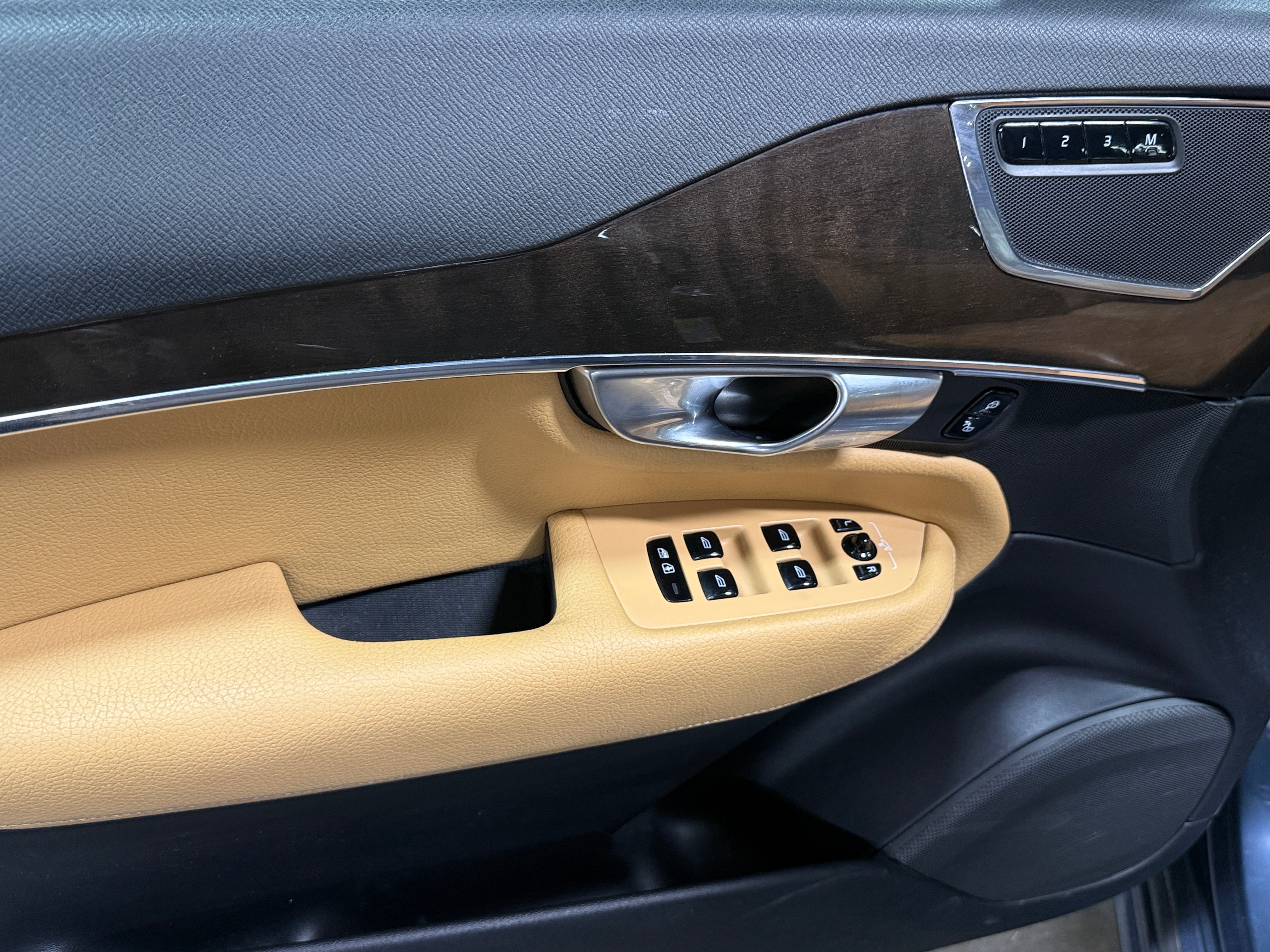 2018 Volvo XC90 Momentum