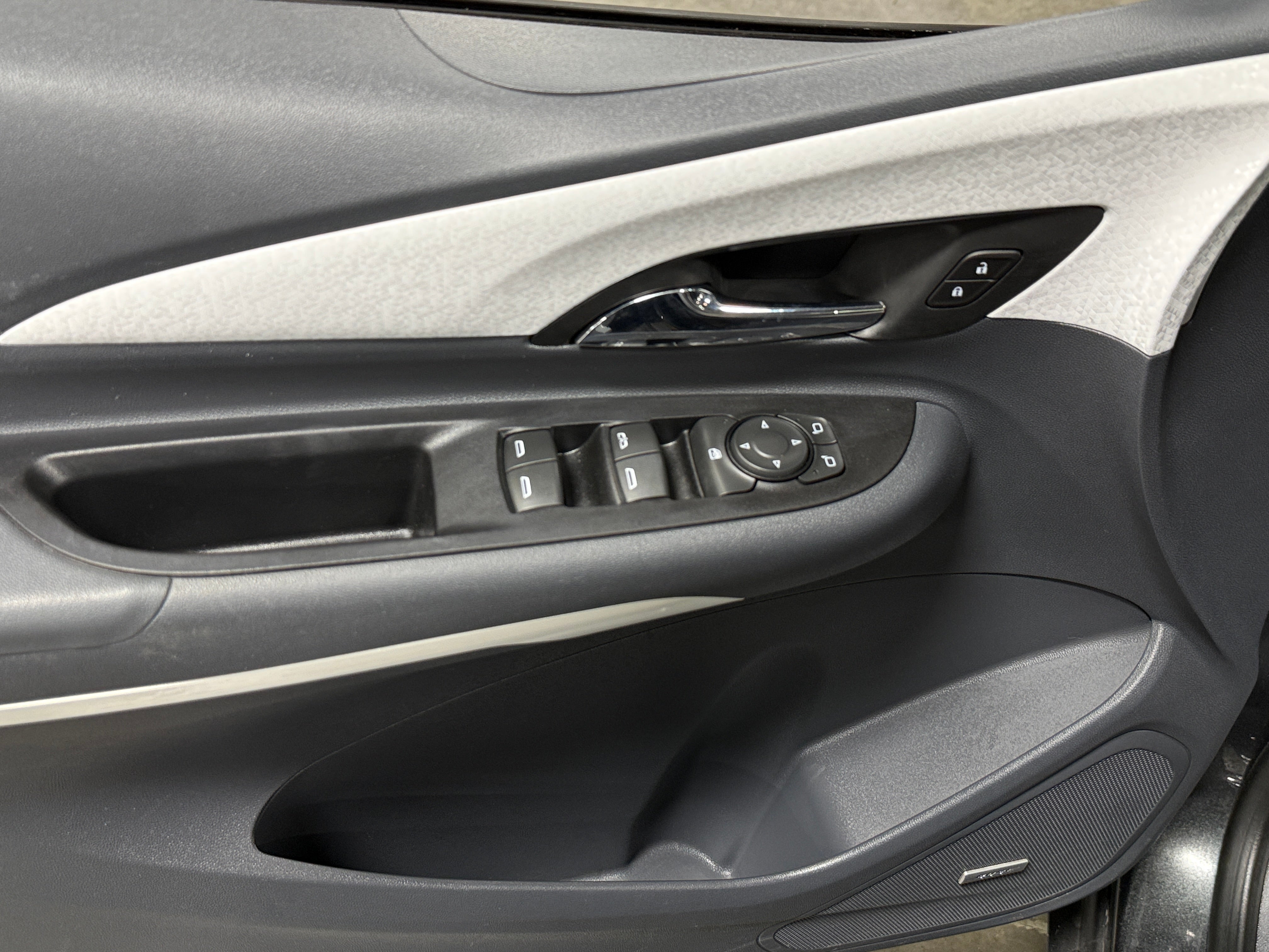 Used 2019 Chevrolet Bolt EV Premier with VIN 1G1FZ6S04K4126687 for sale in Pewaukee, WI