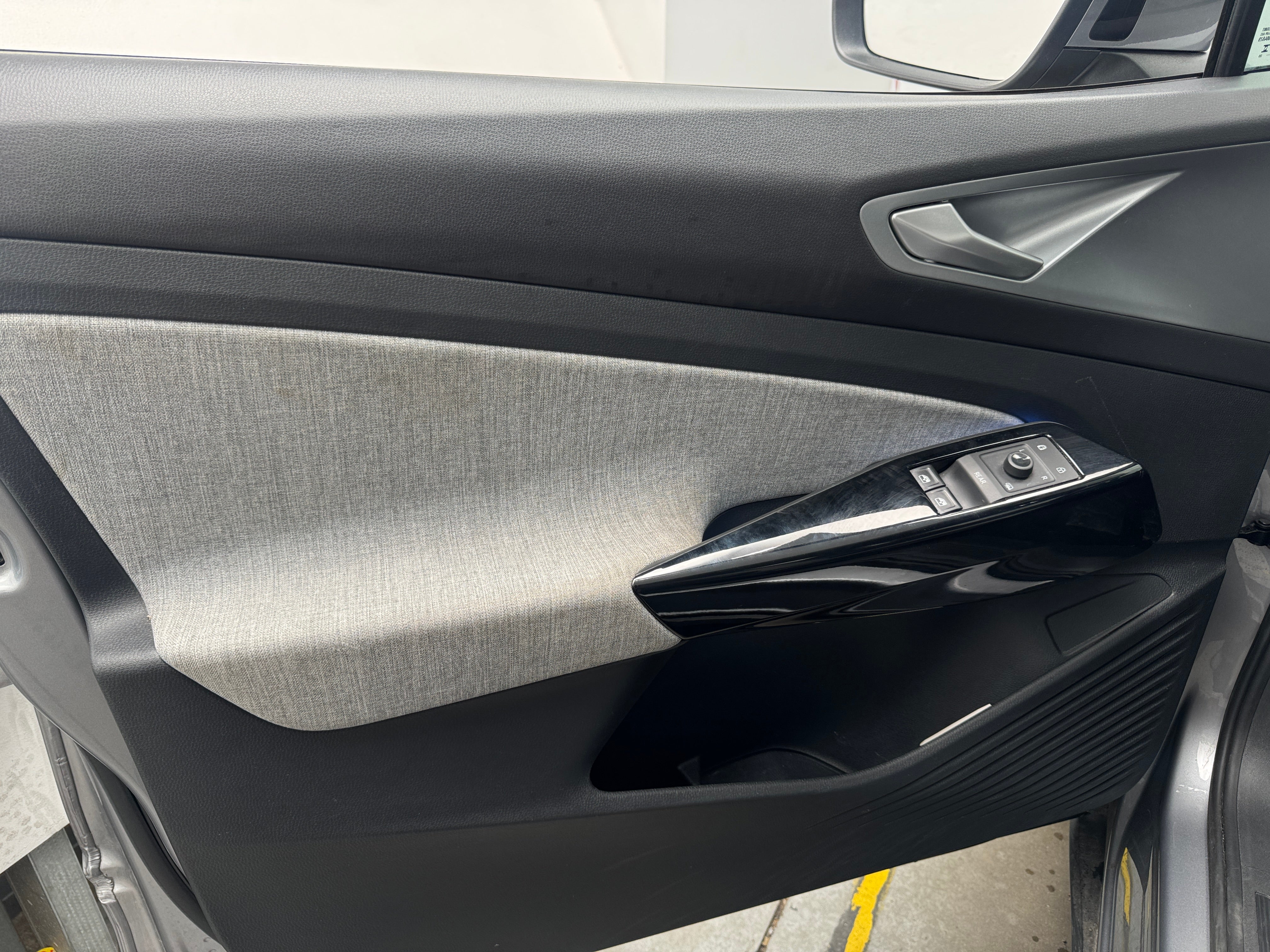 Used 2023 Volkswagen ID.4 PRO with VIN 1V2CMPE8XPC028887 for sale in Auburn, WA