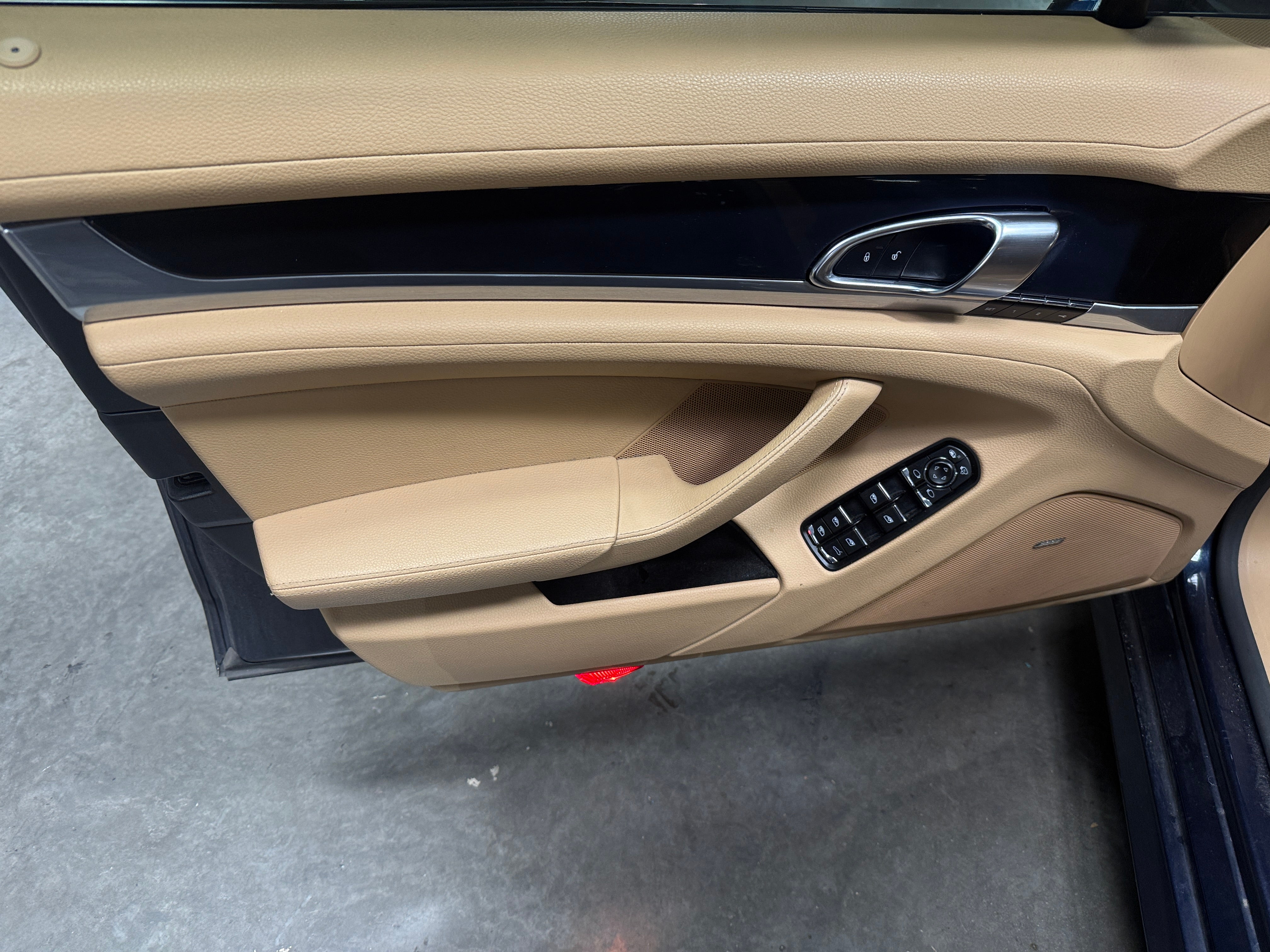 2016 Porsche Panamera Base