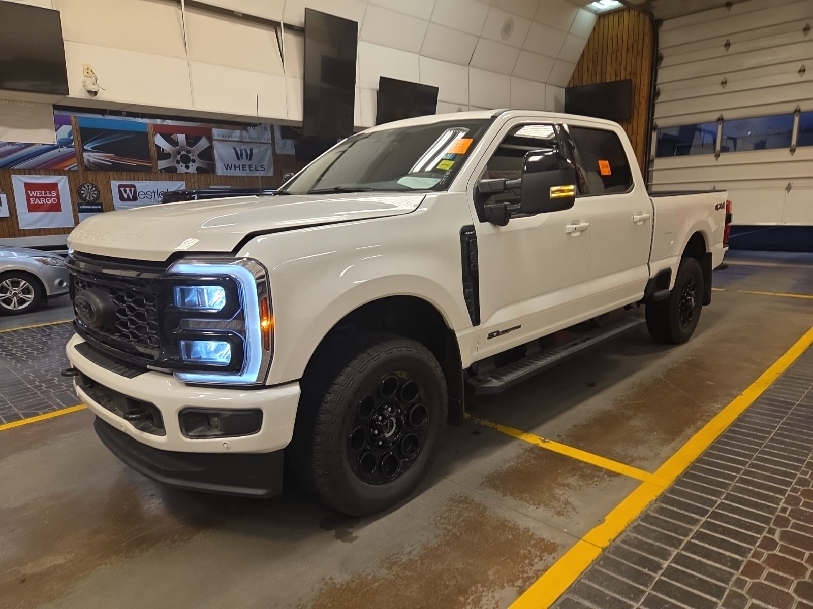 2025 Ford F-350 Lariat 4WD Crew Cab 6.75' Box