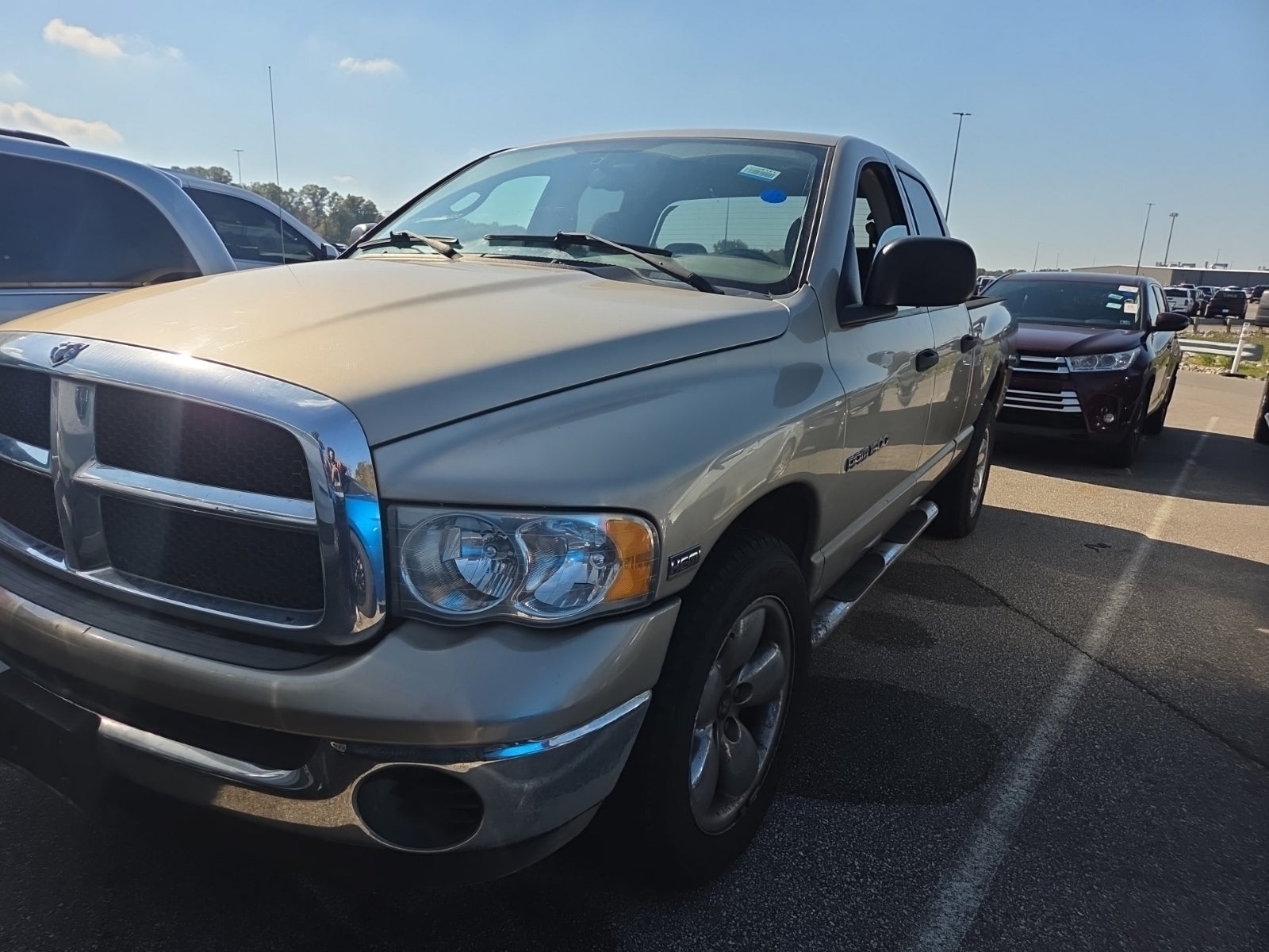 2004 Dodge Ram 1500 4dr Quad Cab 140.5" WB SLT