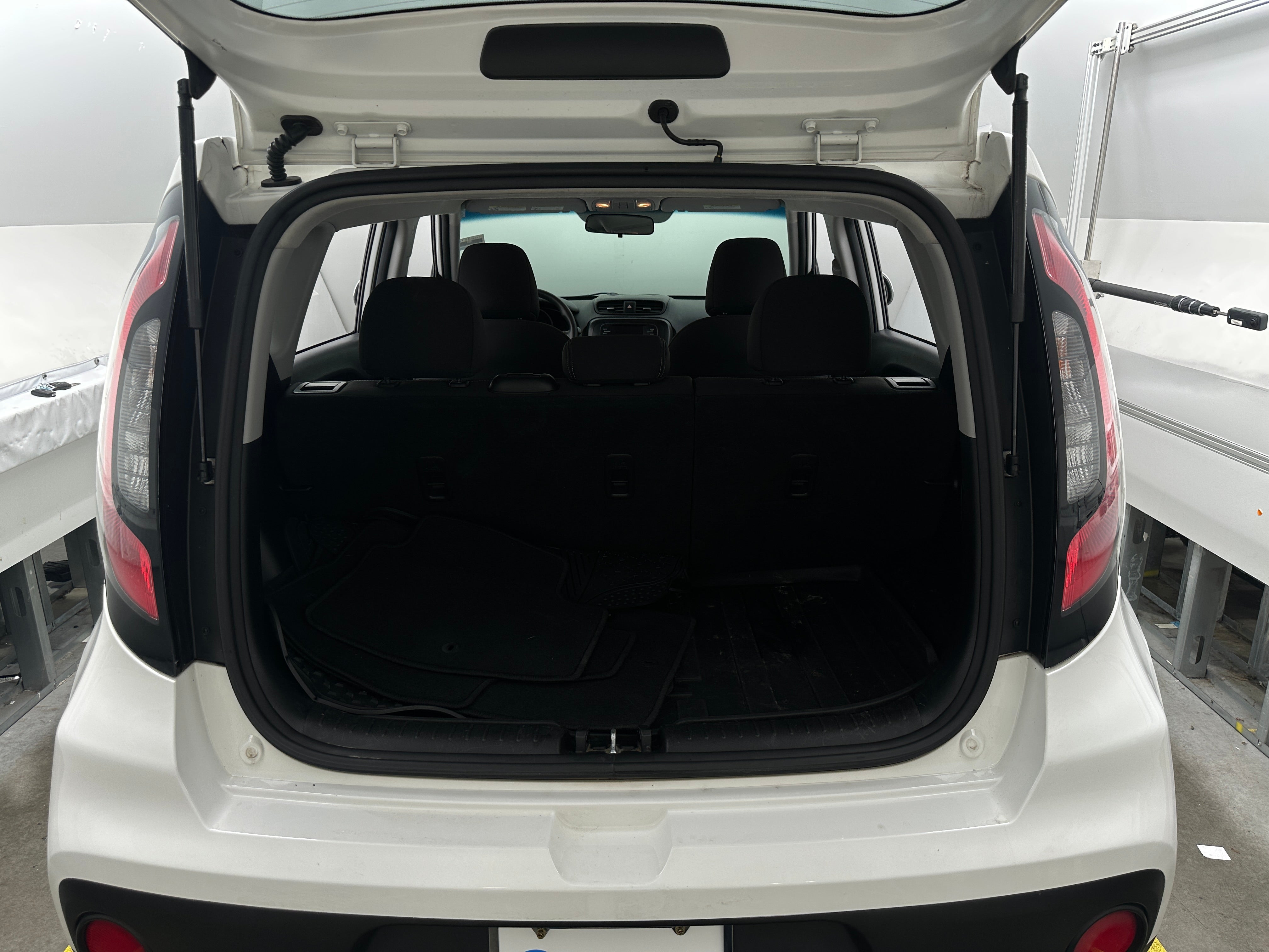 Used 2018 Kia Soul Base with VIN KNDJN2A29J7550629 for sale in Pewaukee, WI