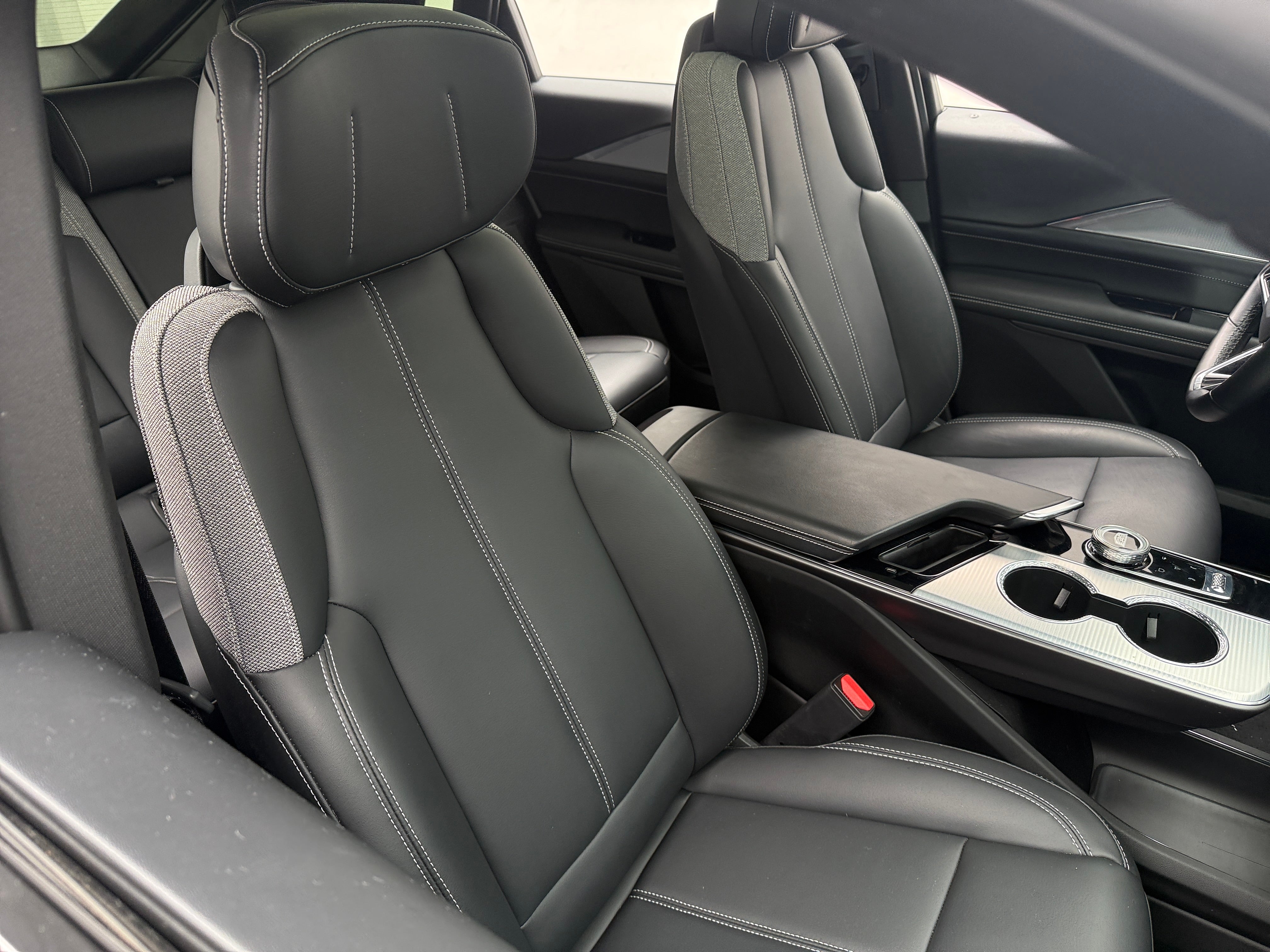 Used 2024 Cadillac LYRIQ Tech with VIN 1GYKPMRL1RZ135273 for sale in Auburn, WA