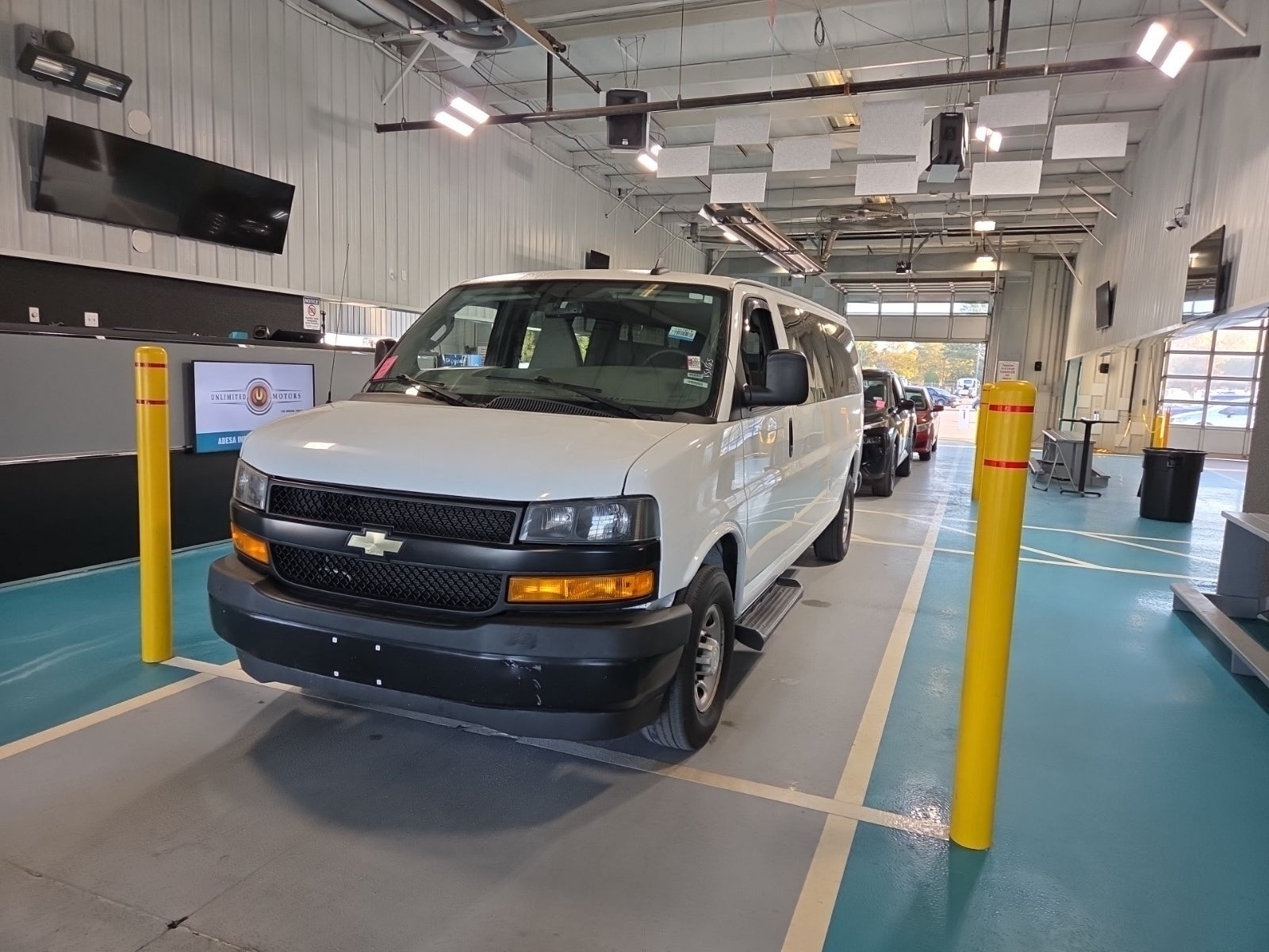 2022 Chevrolet Express Passenger LS