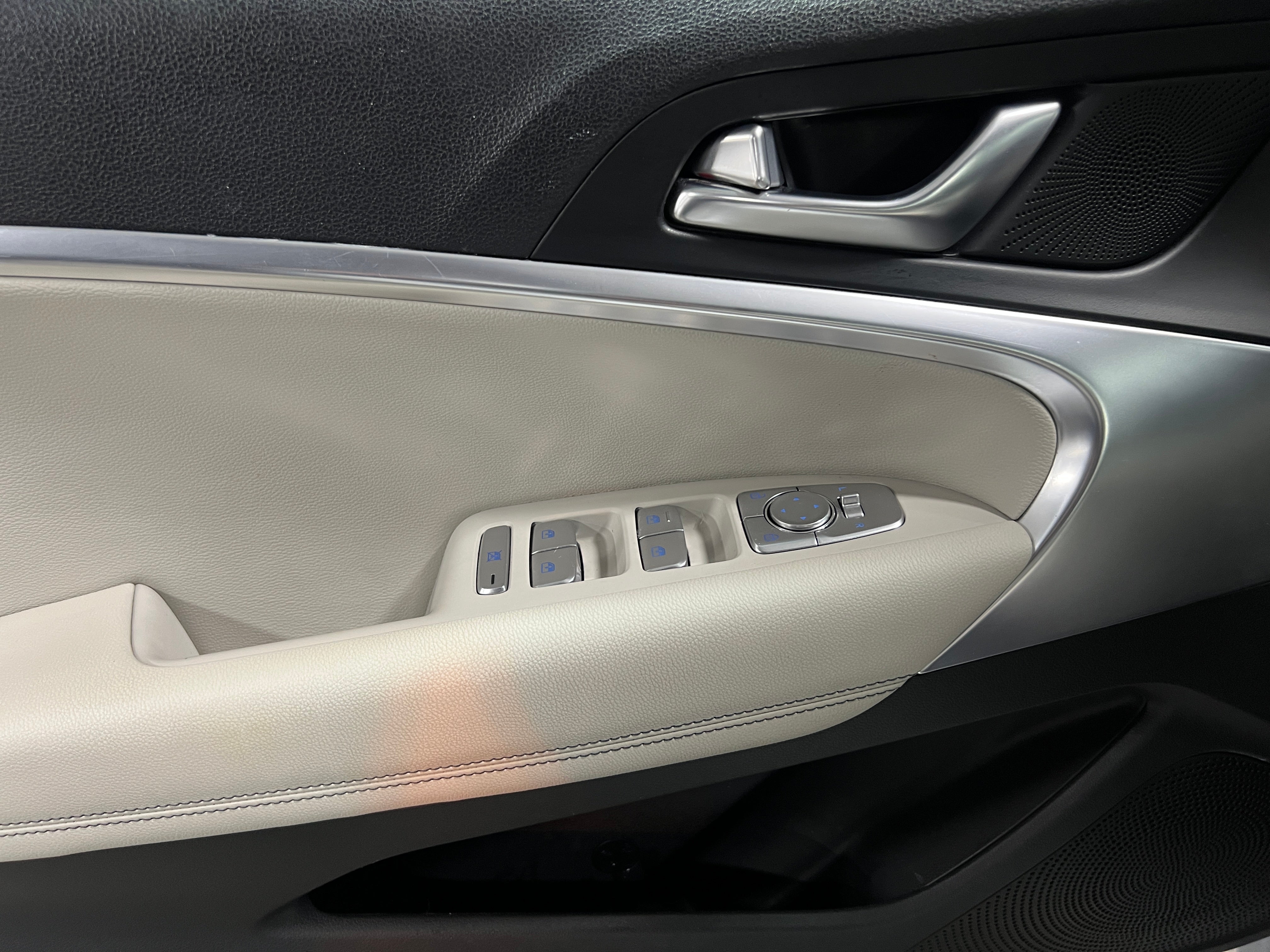 2025 GENESIS G70