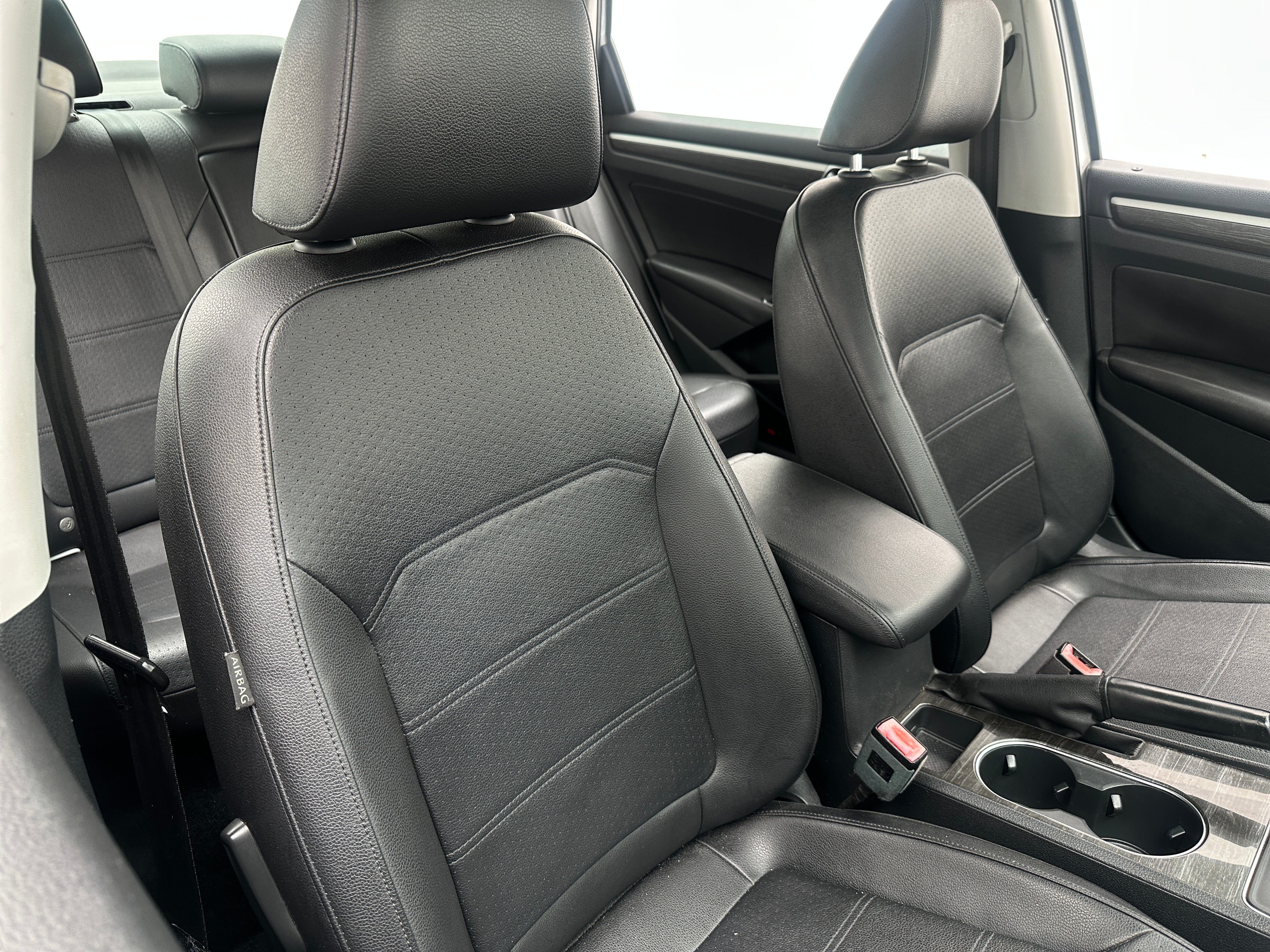 Used 2016 Volkswagen Passat SE with VIN 1VWBT7A31GC041194 for sale in Pewaukee, WI