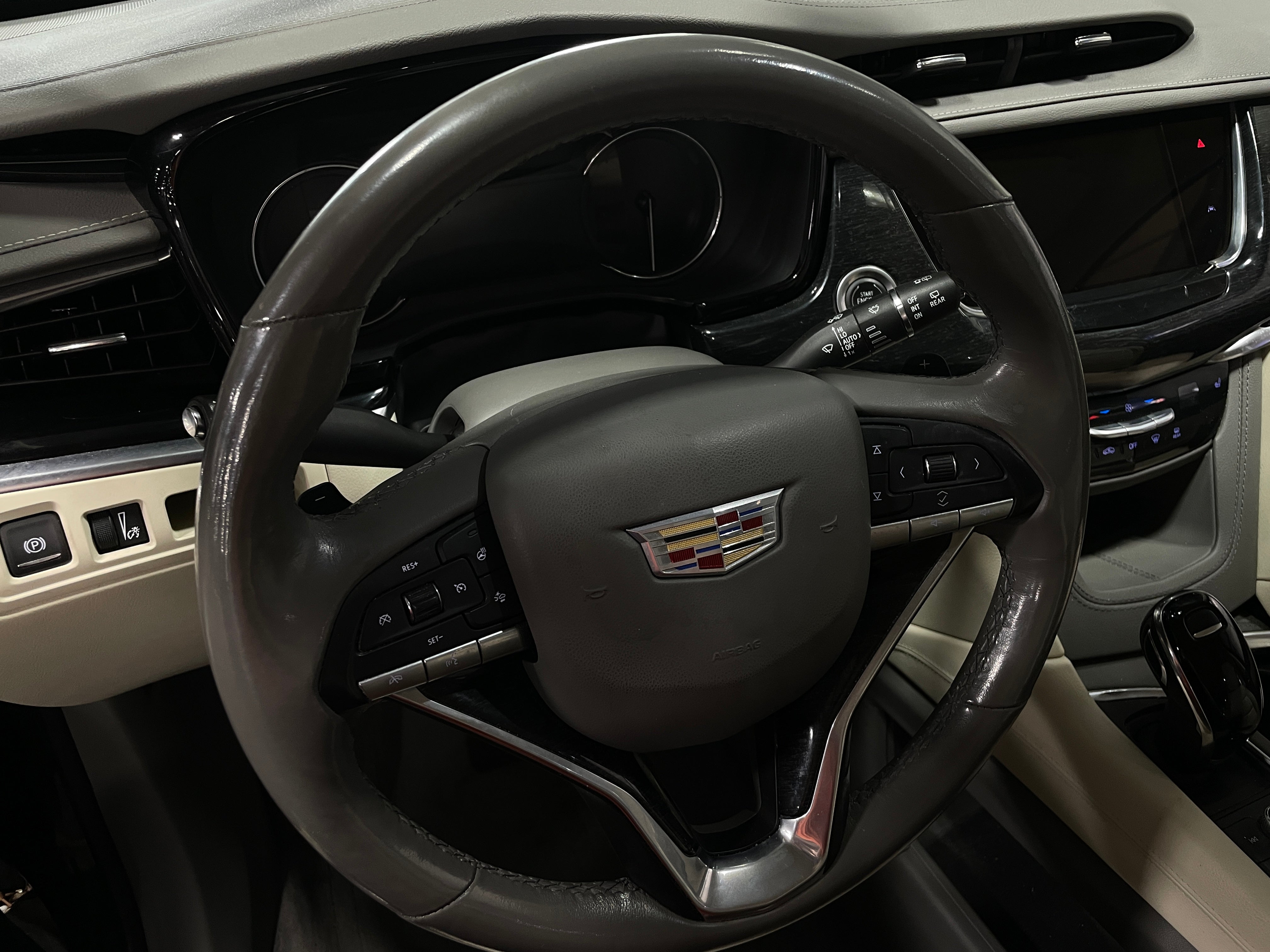 2022 Cadillac XT6