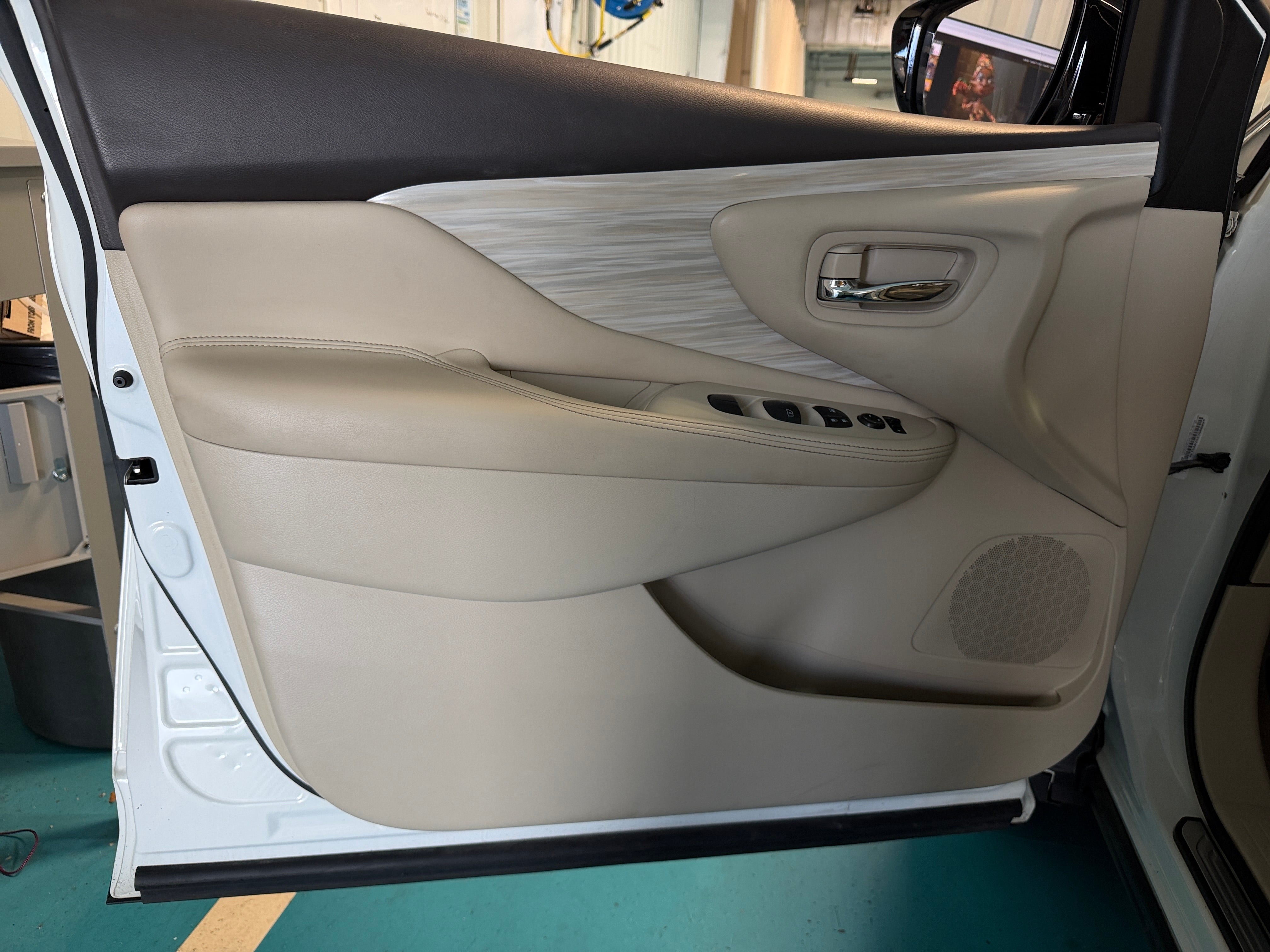 Used 2015 Nissan Murano S with VIN 5N1AZ2MG7FN285588 for sale in Pewaukee, WI