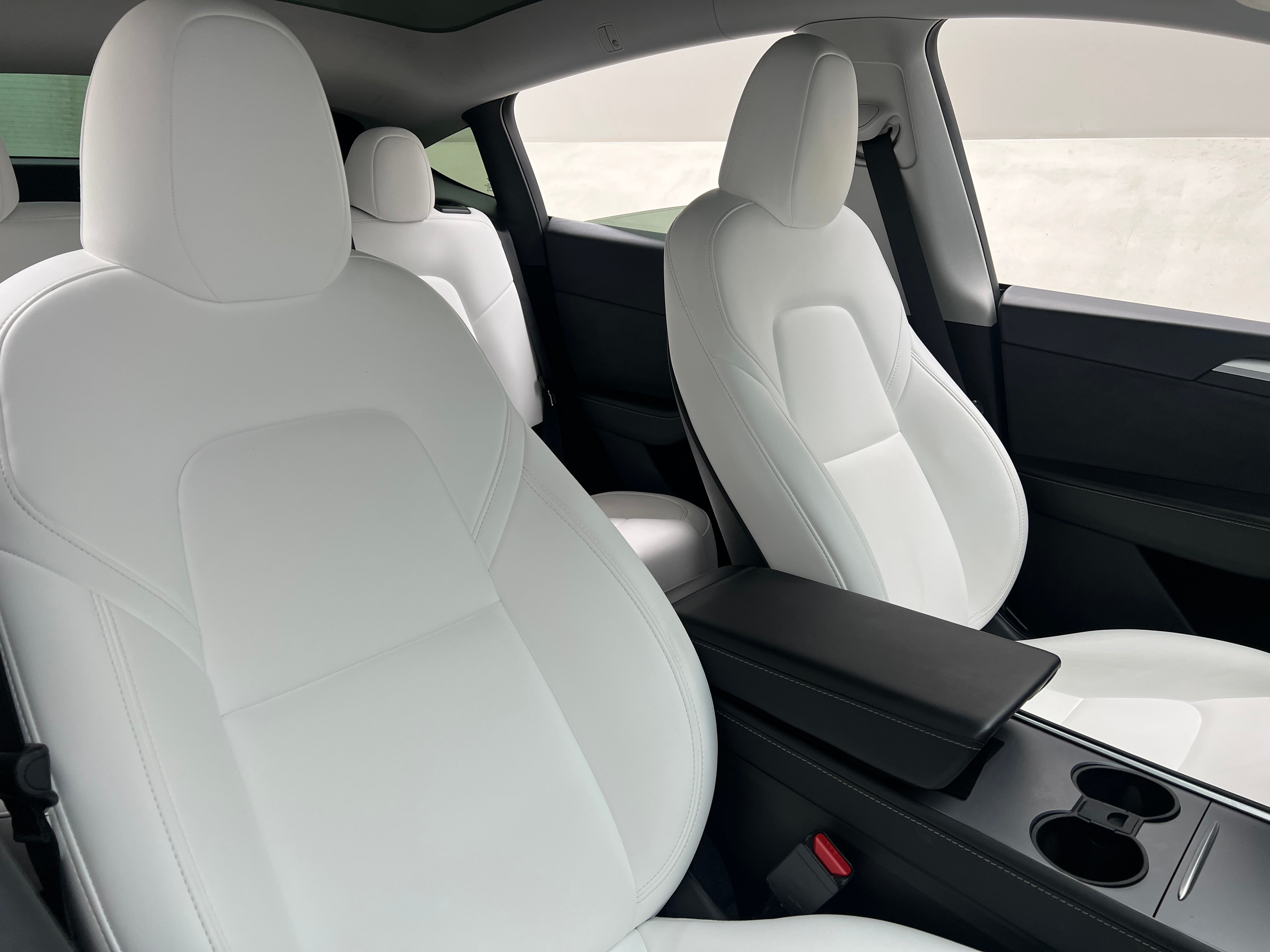 Used 2024 Tesla Model Y Long Range with VIN 7SAYGDEEXRA279207 for sale in Pewaukee, WI
