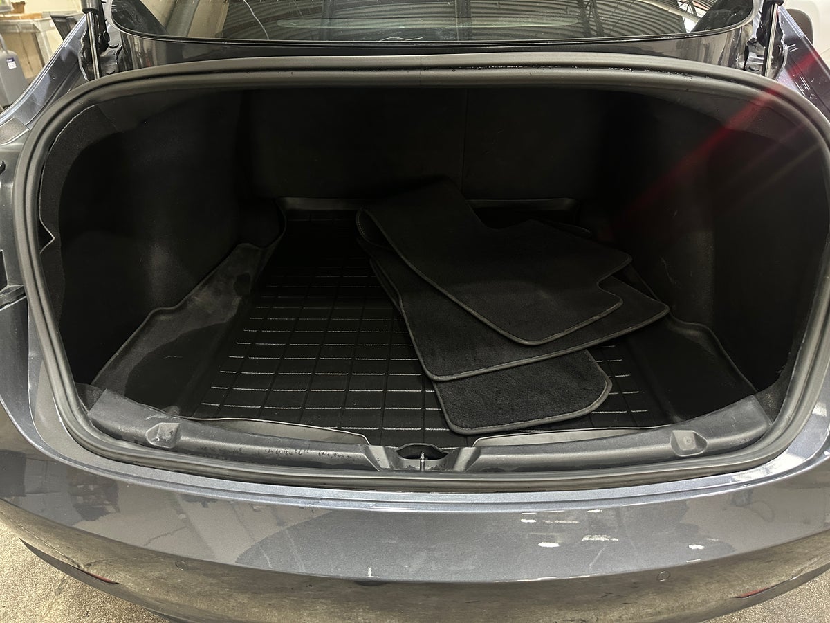 2019 Tesla Model 3 Standard Range Plus in Midnight Silver Metallic — photo 2