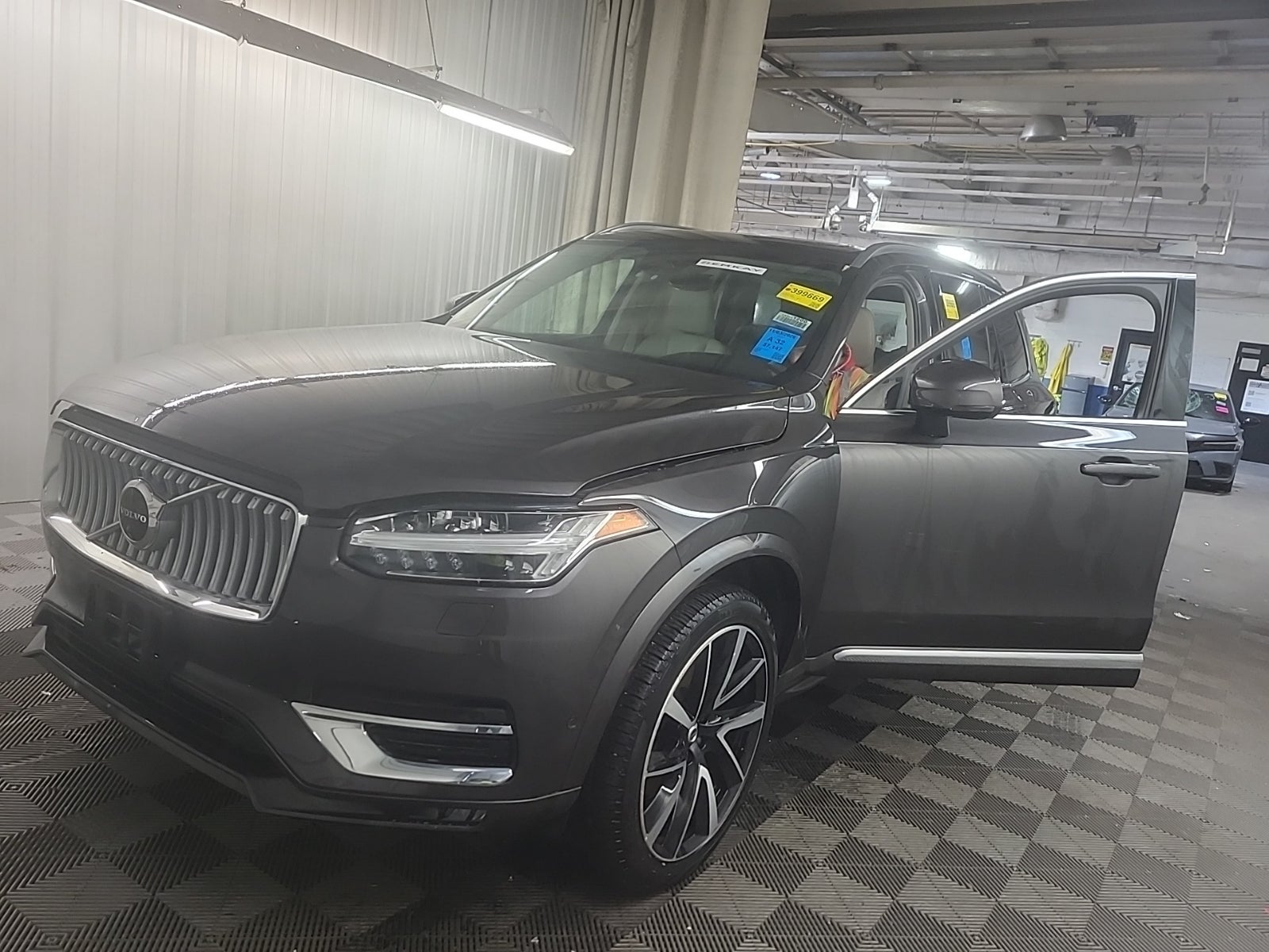 2024 Volvo XC90 Plus Bright Theme