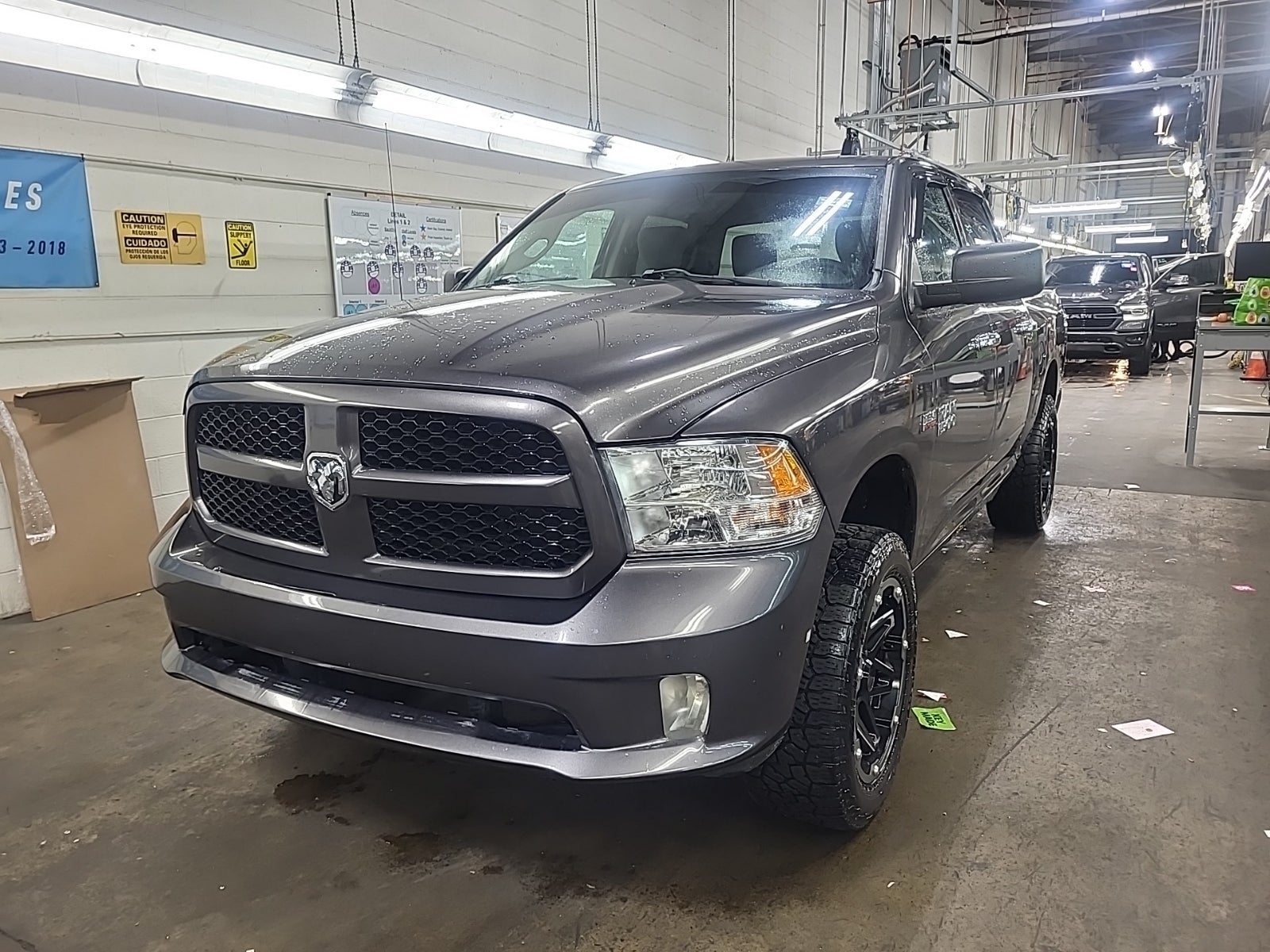 2014 Ram 1500 4WD Crew Cab 140.5" Express