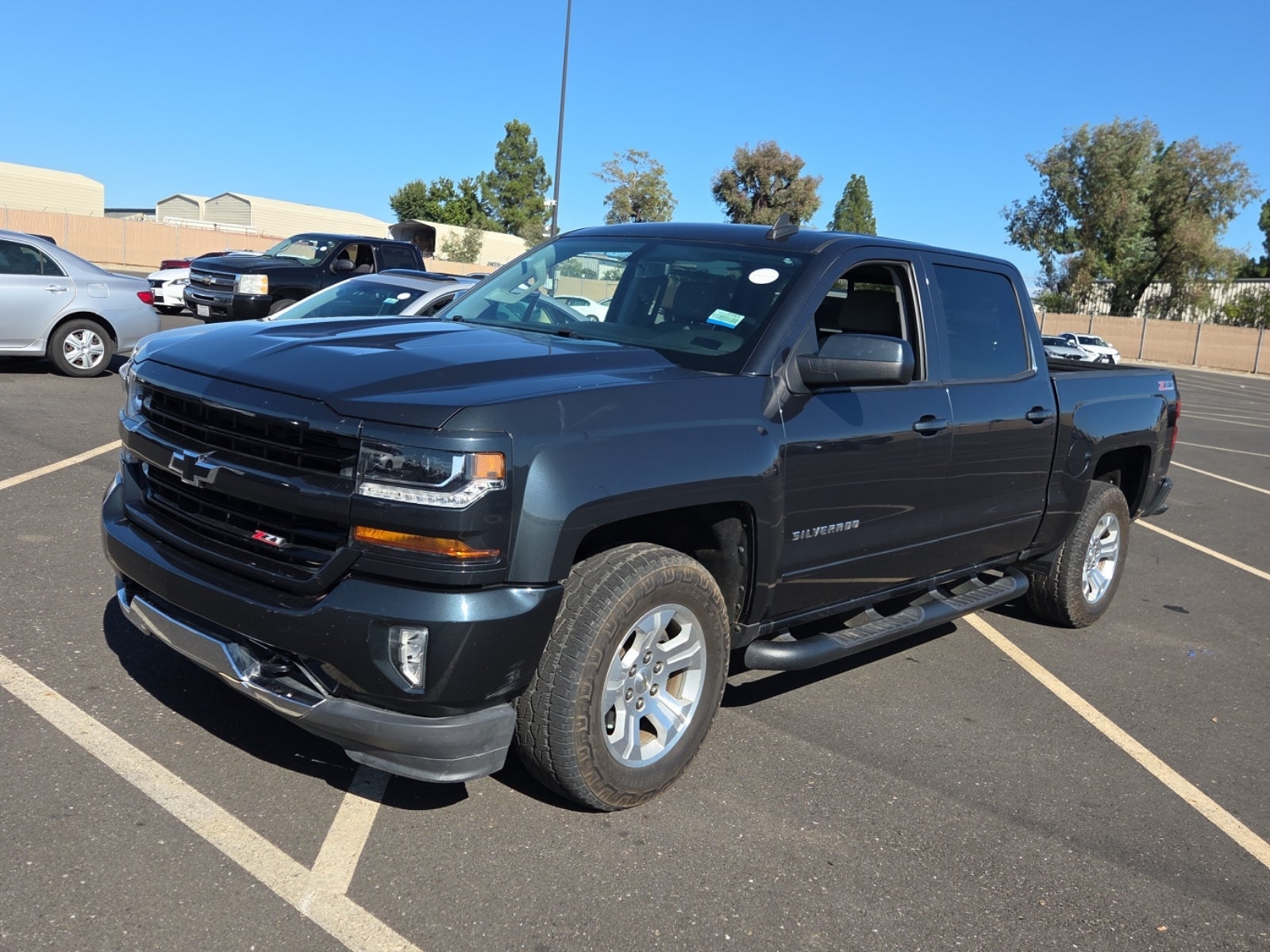 2017 Chevrolet Silverado 1500 4WD Crew Cab 143.5" LT W/2lt