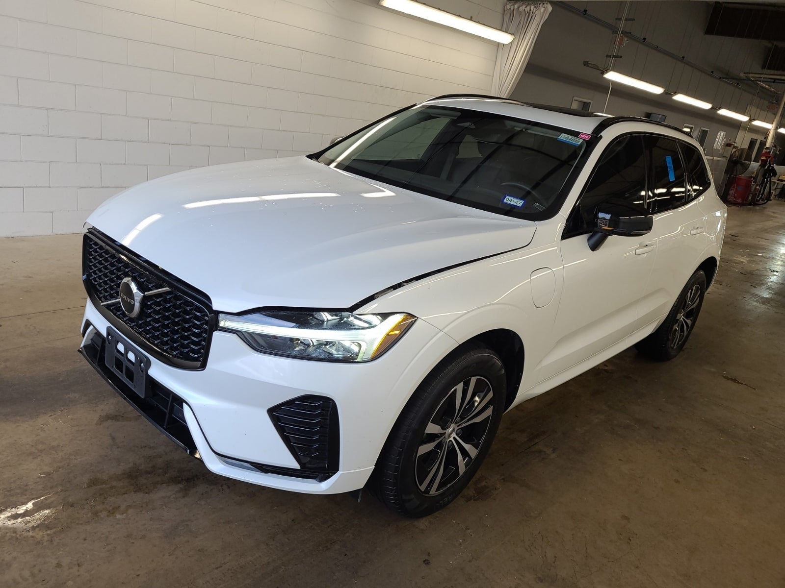 2024 Volvo XC60 Recharge Plug-In Hybrid Core Dark Theme