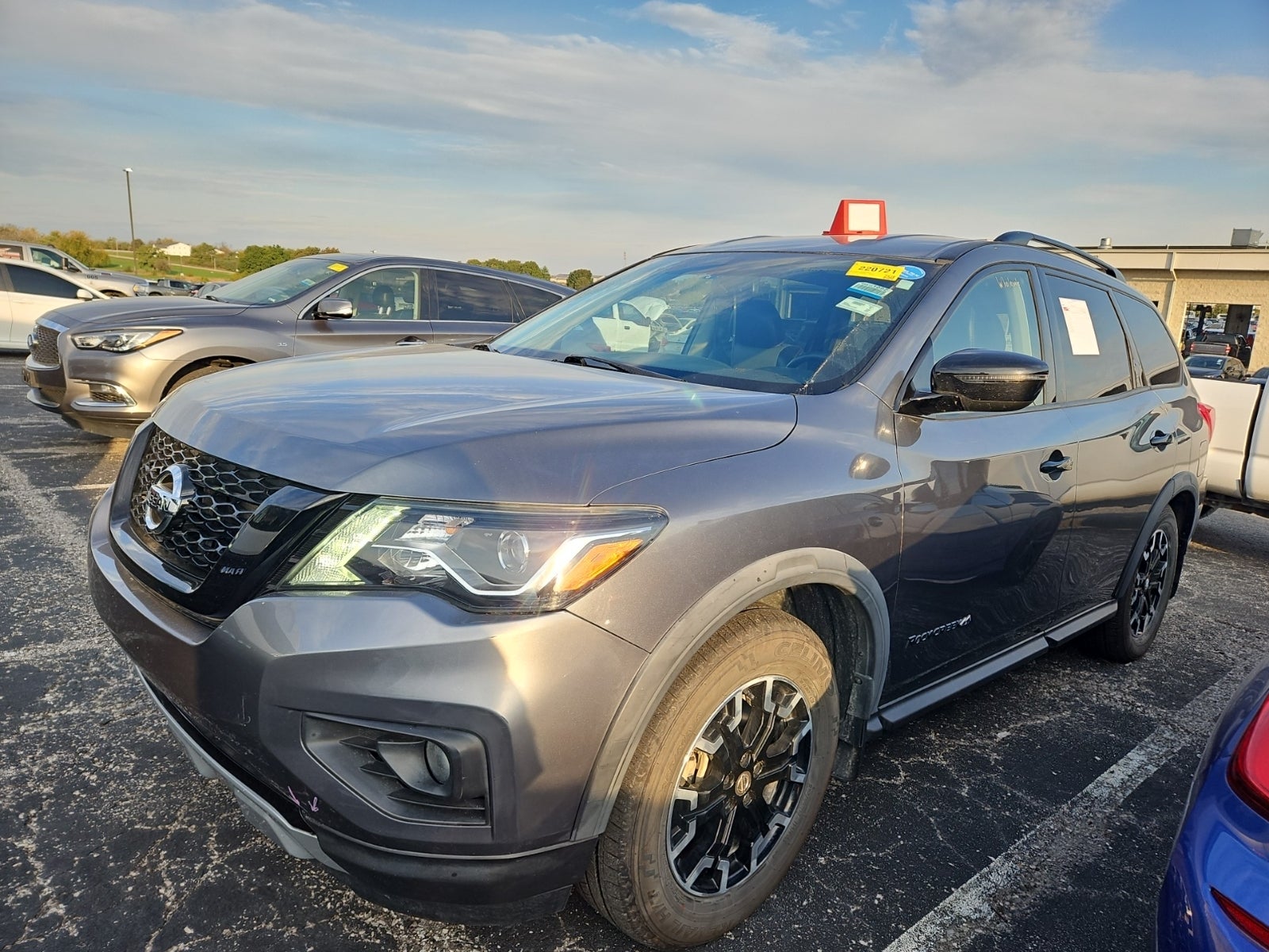2020 Nissan Pathfinder SV