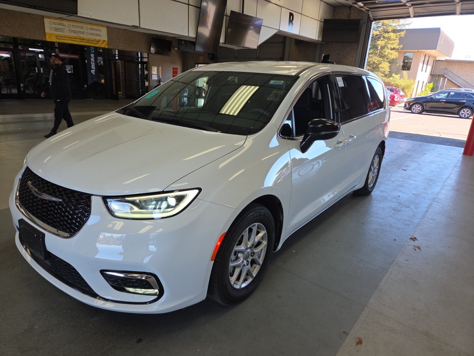 2024 Chrysler Pacifica Touring