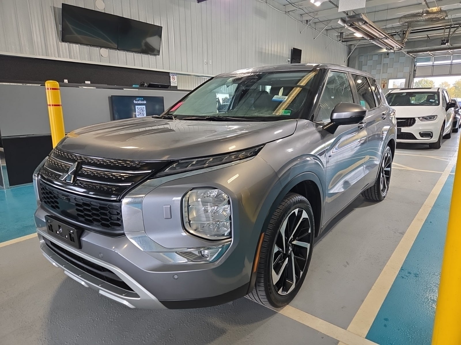 2024 Mitsubishi Outlander SE