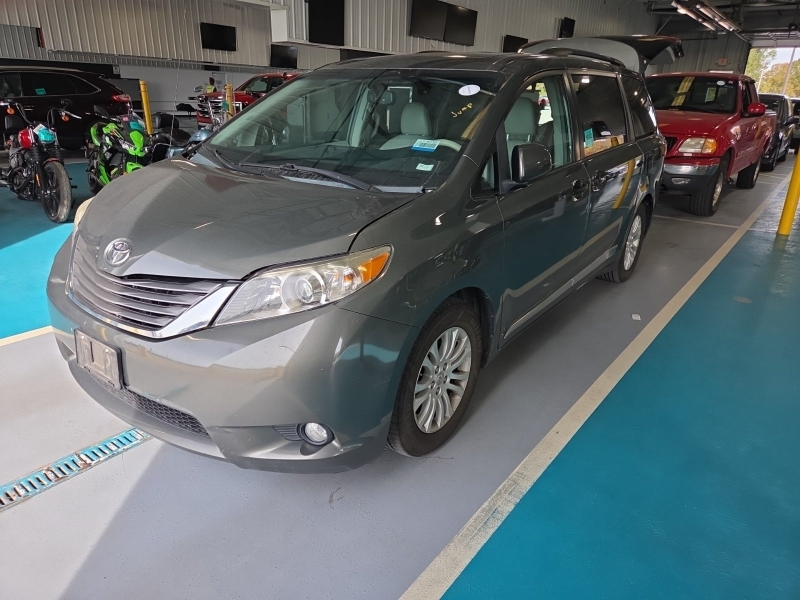 2013 Toyota Sienna XLE