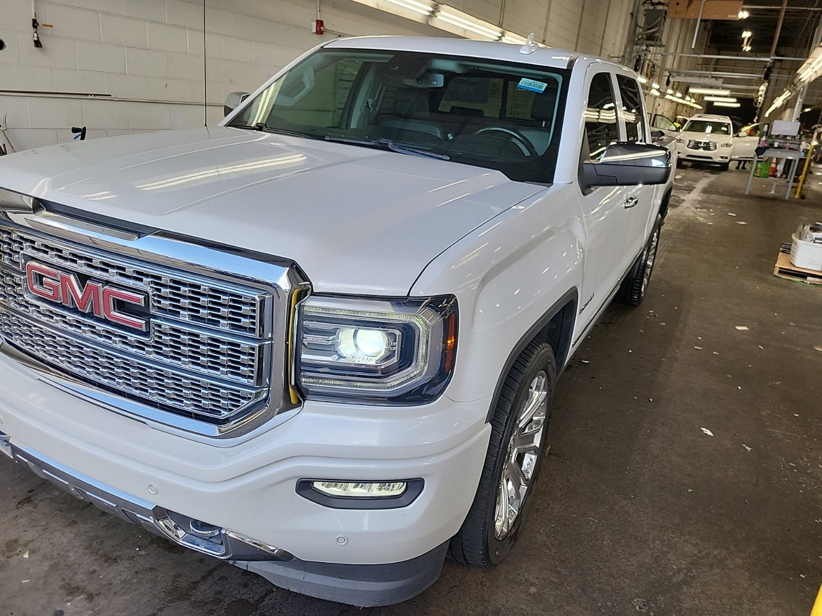 2018 GMC Sierra 1500 4WD Crew Cab 143.5" Denali