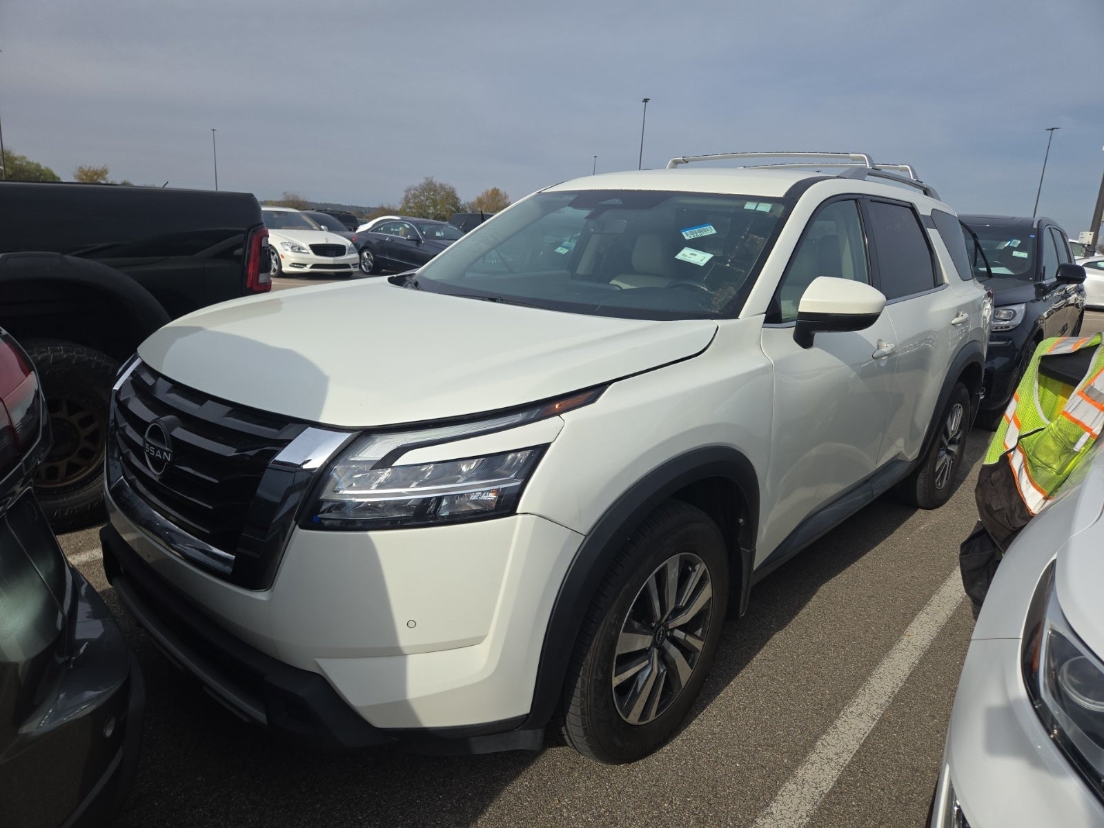 2023 Nissan Pathfinder SL