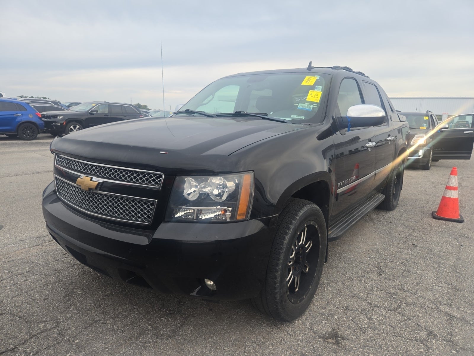 2013 Chevrolet Avalanche 4WD Crew Cab LTZ