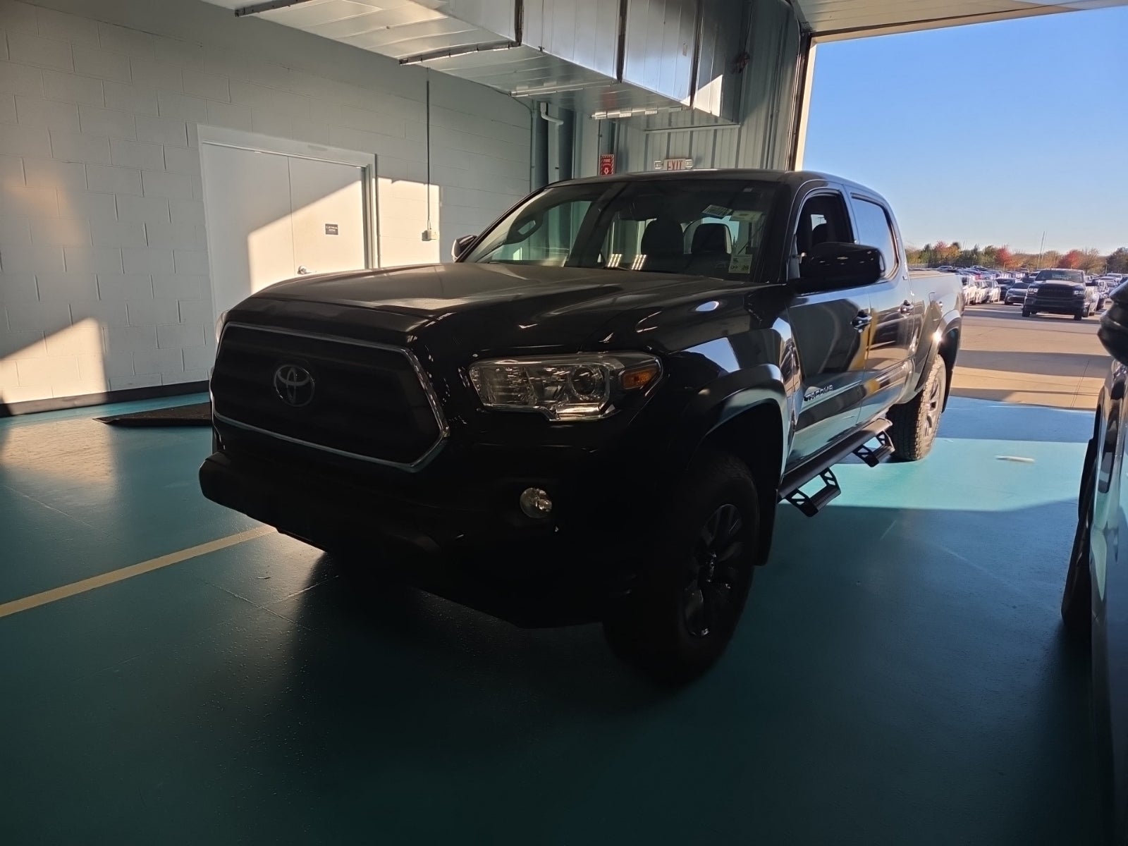 2023 Toyota Tacoma SR5 Double Cab 6' Bed V6 At