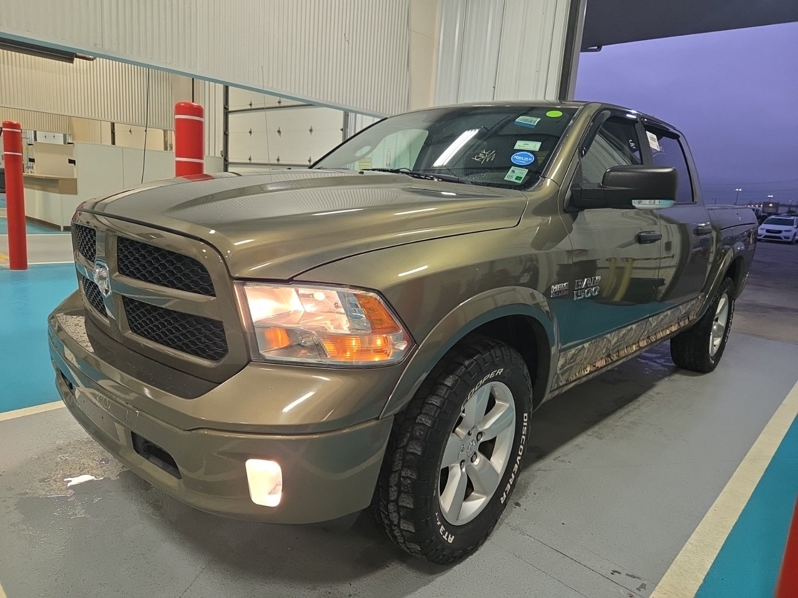 2015 Ram 1500 4WD Crew Cab 140.5" Outdoorsman